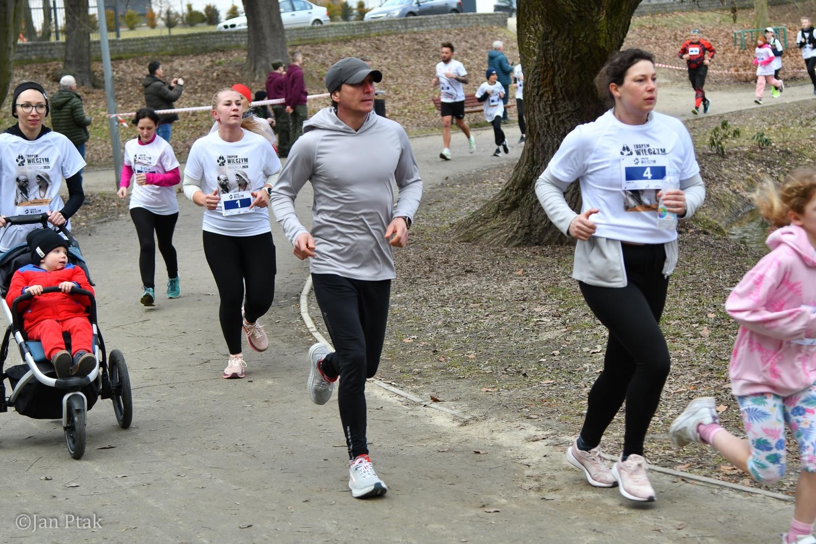 Zdjęcie w galerii na portalu naszraciborz.pl: Blisko 100 uczestników na starcie XIV Biegu Tropem Wilczym w Raciborzu wiadomości z regionu