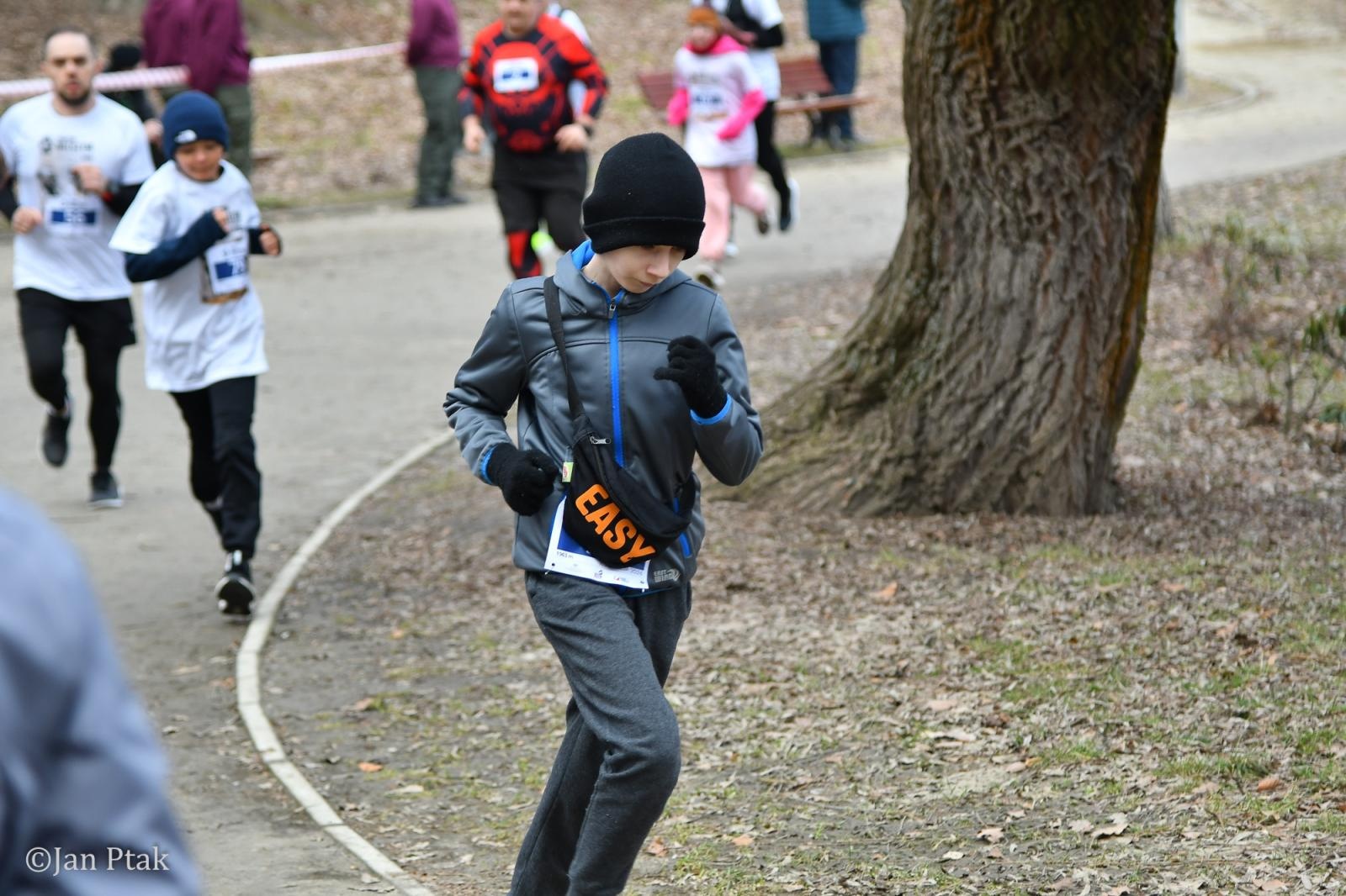 Zdjęcie w galerii na portalu naszraciborz.pl: Blisko 100 uczestników na starcie XIV Biegu Tropem Wilczym w Raciborzu wiadomości z regionu