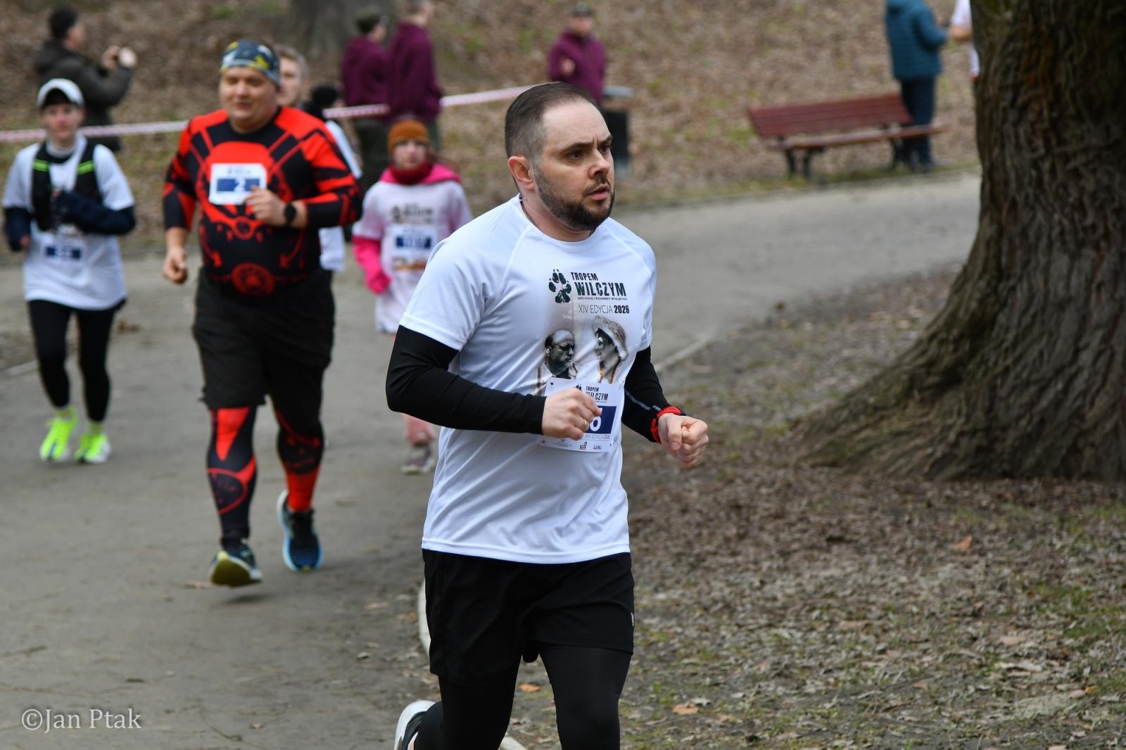 Zdjęcie w galerii na portalu naszraciborz.pl: Blisko 100 uczestników na starcie XIV Biegu Tropem Wilczym w Raciborzu wiadomości z regionu