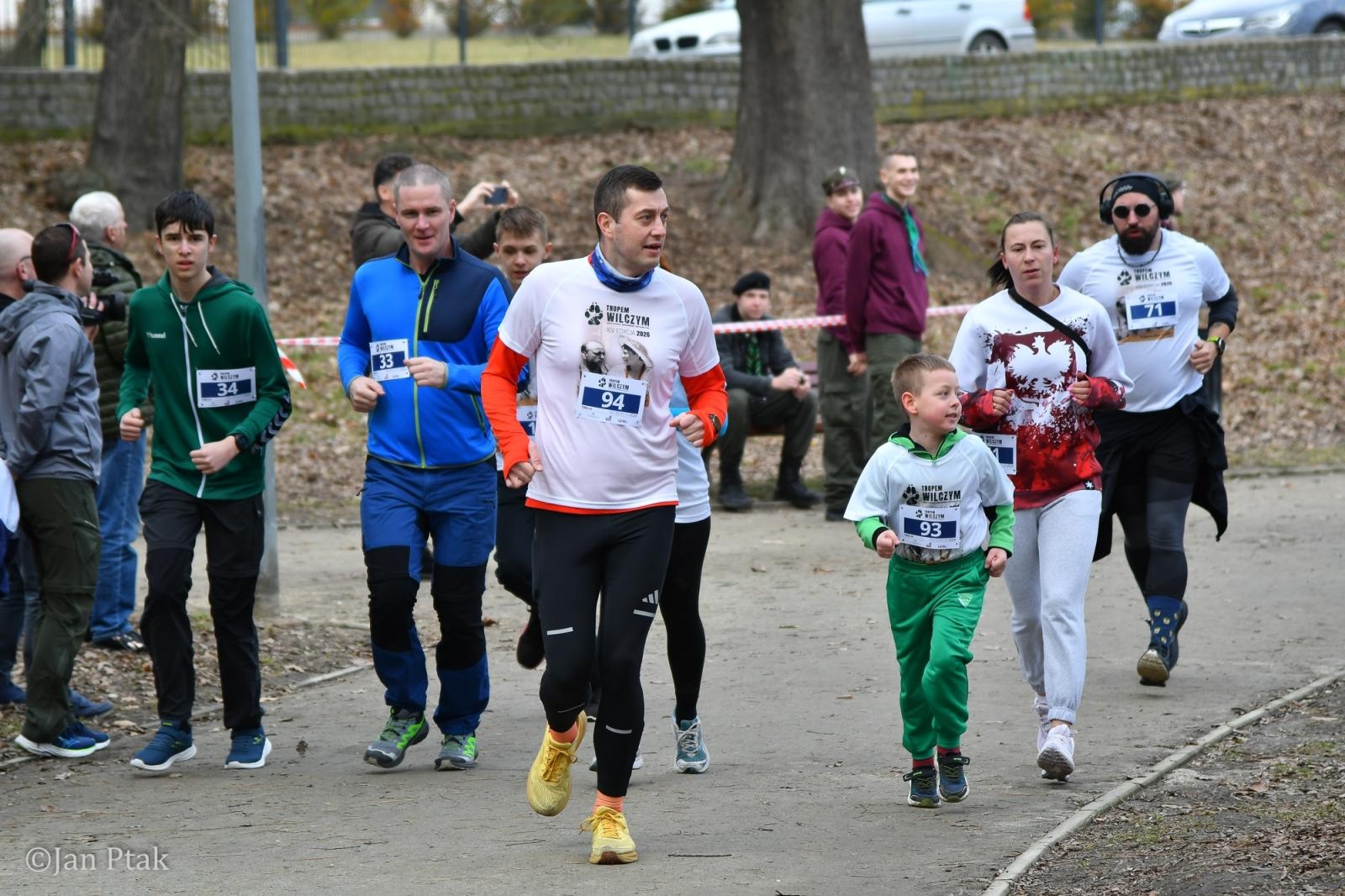 Zdjęcie w galerii na portalu naszraciborz.pl: Blisko 100 uczestników na starcie XIV Biegu Tropem Wilczym w Raciborzu wiadomości z regionu