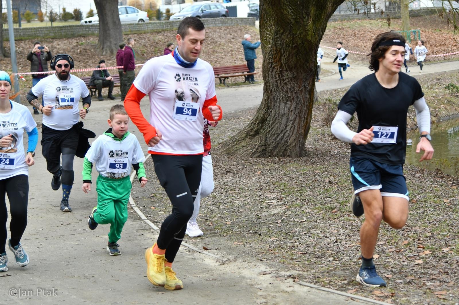 Zdjęcie w galerii na portalu naszraciborz.pl: Blisko 100 uczestników na starcie XIV Biegu Tropem Wilczym w Raciborzu wiadomości z regionu