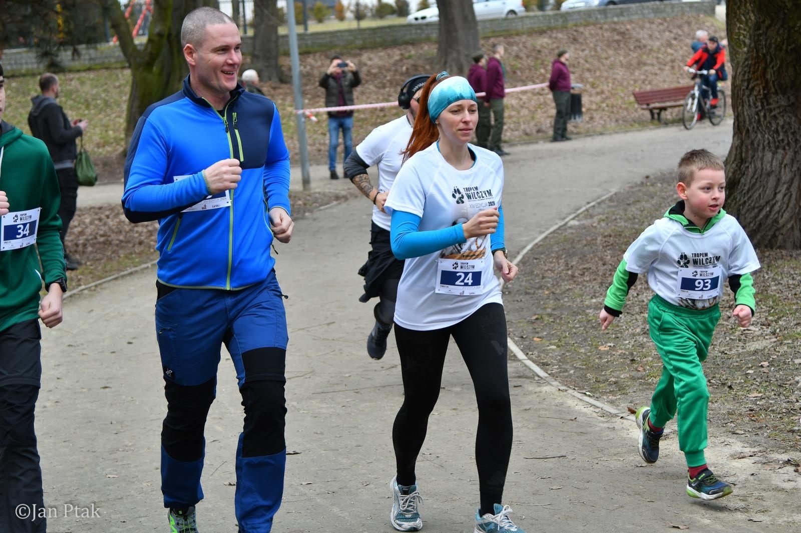 Zdjęcie w galerii na portalu naszraciborz.pl: Blisko 100 uczestników na starcie XIV Biegu Tropem Wilczym w Raciborzu wiadomości z regionu
