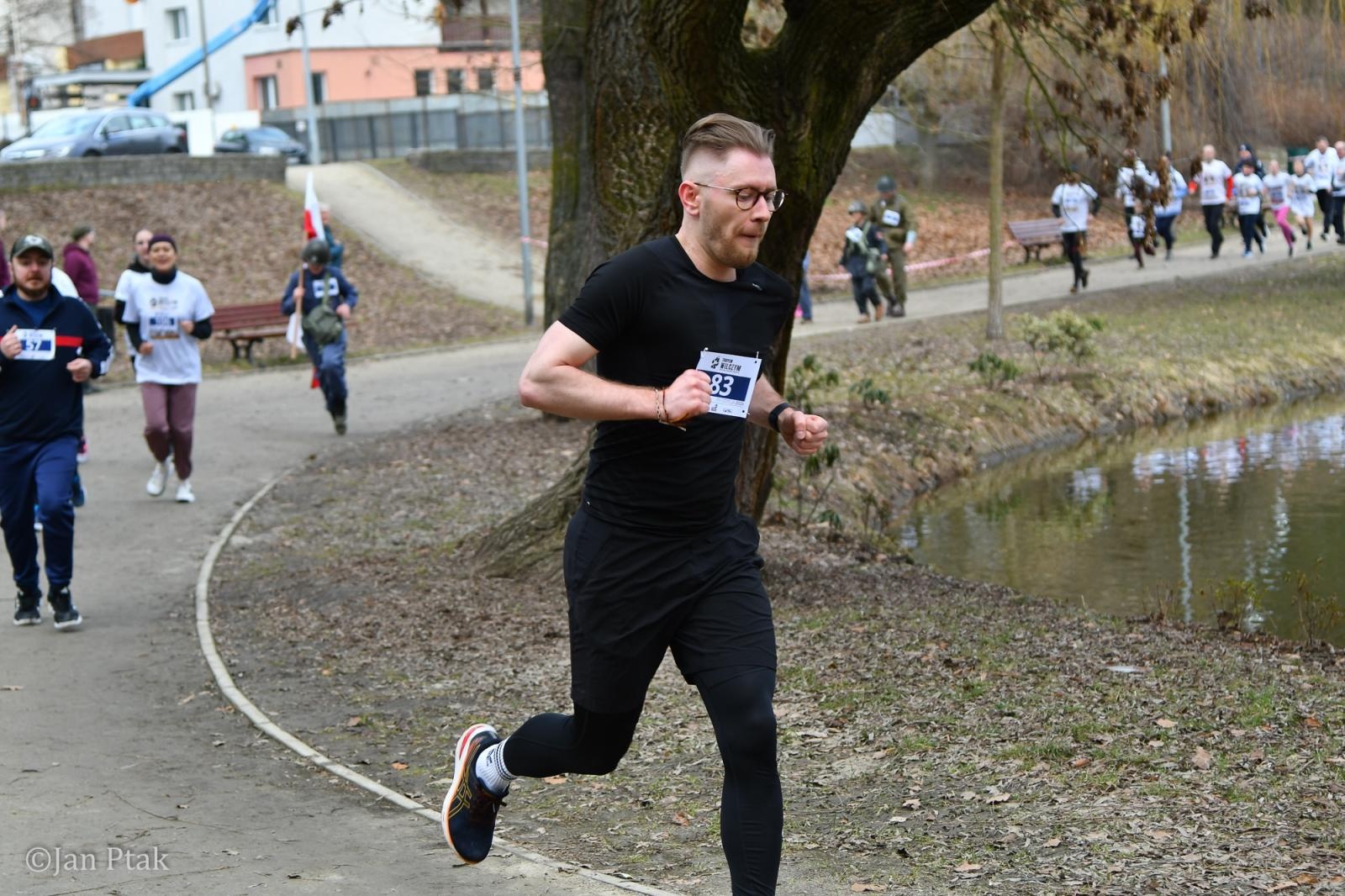 Zdjęcie w galerii na portalu naszraciborz.pl: Blisko 100 uczestników na starcie XIV Biegu Tropem Wilczym w Raciborzu wiadomości z regionu