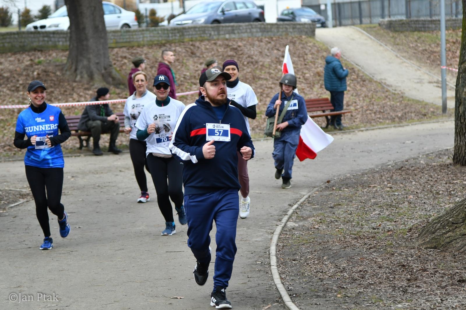Zdjęcie w galerii na portalu naszraciborz.pl: Blisko 100 uczestników na starcie XIV Biegu Tropem Wilczym w Raciborzu wiadomości z regionu