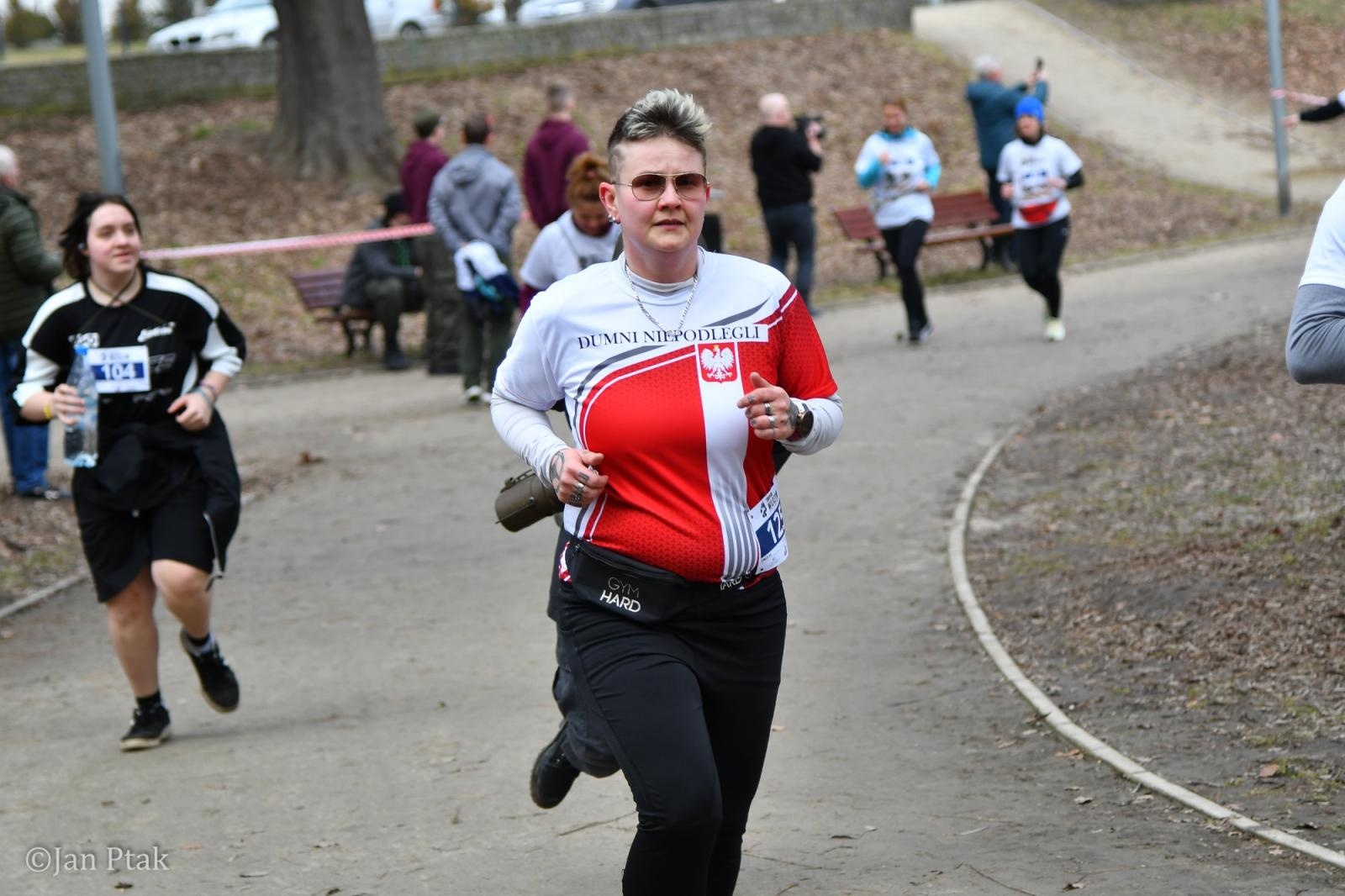 Zdjęcie w galerii na portalu naszraciborz.pl: Blisko 100 uczestników na starcie XIV Biegu Tropem Wilczym w Raciborzu wiadomości z regionu