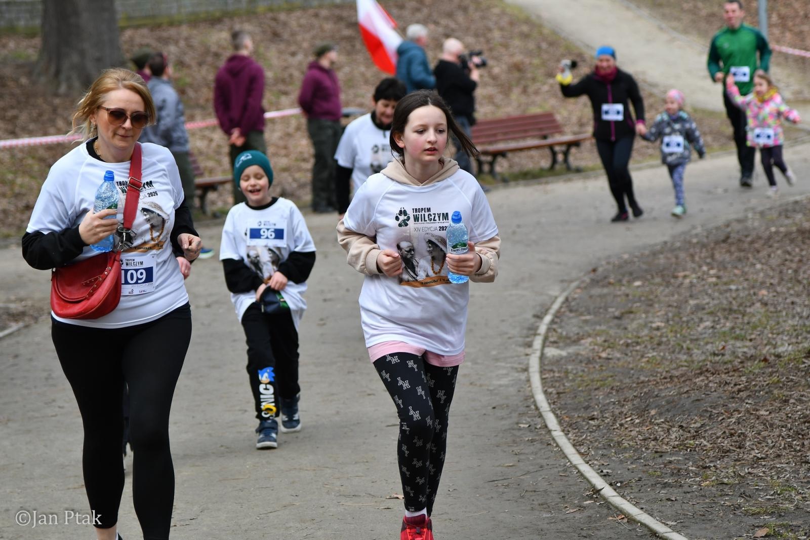Zdjęcie w galerii na portalu naszraciborz.pl: Blisko 100 uczestników na starcie XIV Biegu Tropem Wilczym w Raciborzu wiadomości z regionu