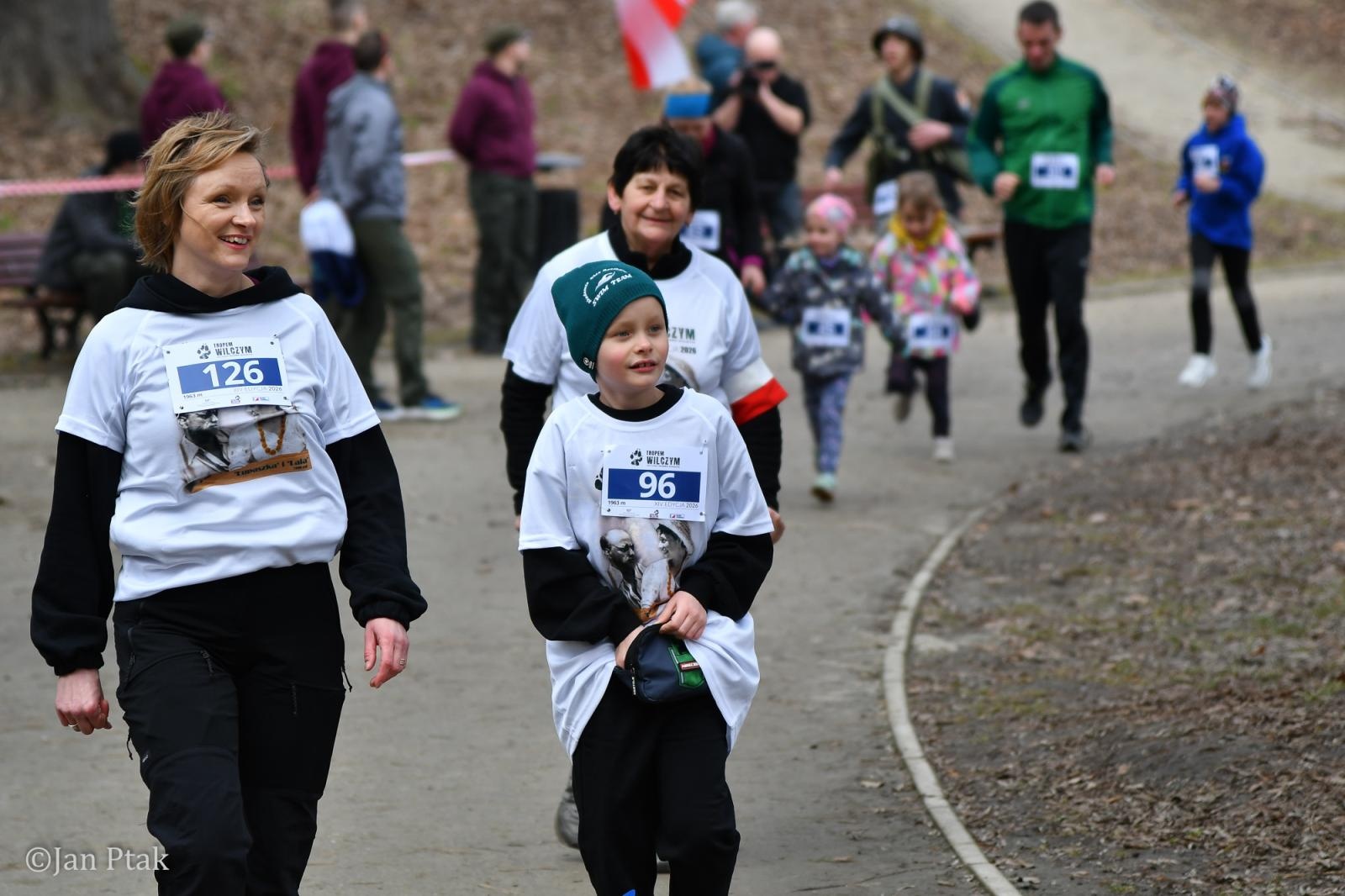 Zdjęcie w galerii na portalu naszraciborz.pl: Blisko 100 uczestników na starcie XIV Biegu Tropem Wilczym w Raciborzu wiadomości z regionu