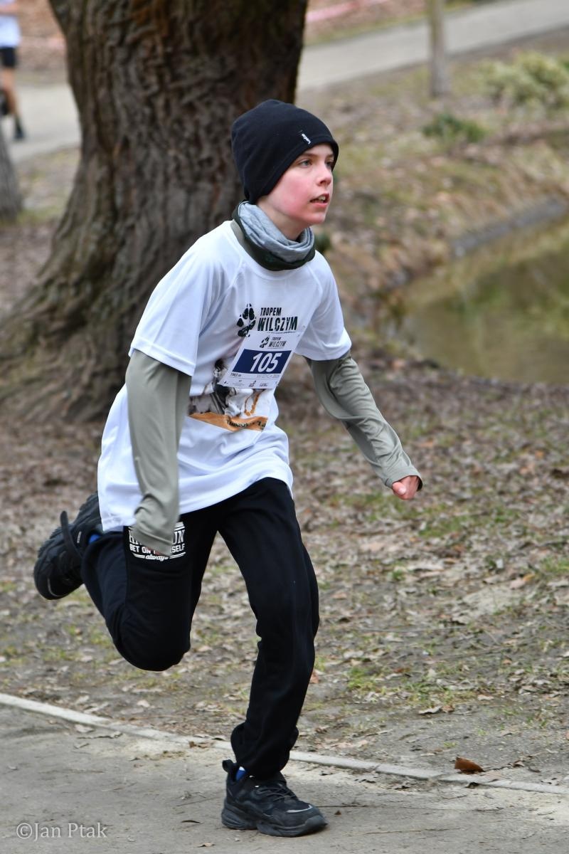 Zdjęcie w galerii na portalu naszraciborz.pl: Blisko 100 uczestników na starcie XIV Biegu Tropem Wilczym w Raciborzu wiadomości z regionu