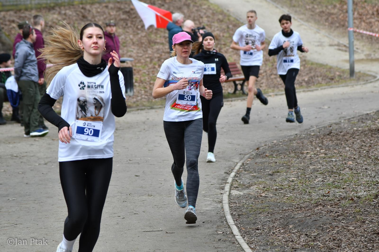 Zdjęcie w galerii na portalu naszraciborz.pl: Blisko 100 uczestników na starcie XIV Biegu Tropem Wilczym w Raciborzu wiadomości z regionu