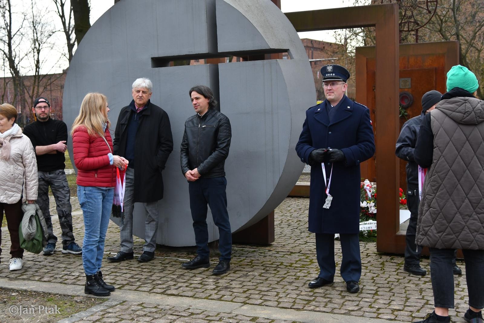 Zdjęcie w galerii na portalu naszraciborz.pl: Blisko 100 uczestników na starcie XIV Biegu Tropem Wilczym w Raciborzu wiadomości z regionu