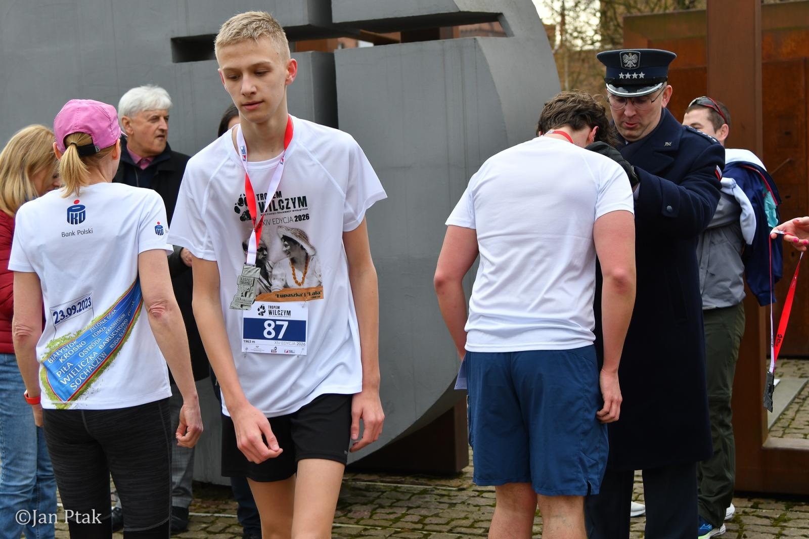 Zdjęcie w galerii na portalu naszraciborz.pl: Blisko 100 uczestników na starcie XIV Biegu Tropem Wilczym w Raciborzu wiadomości z regionu