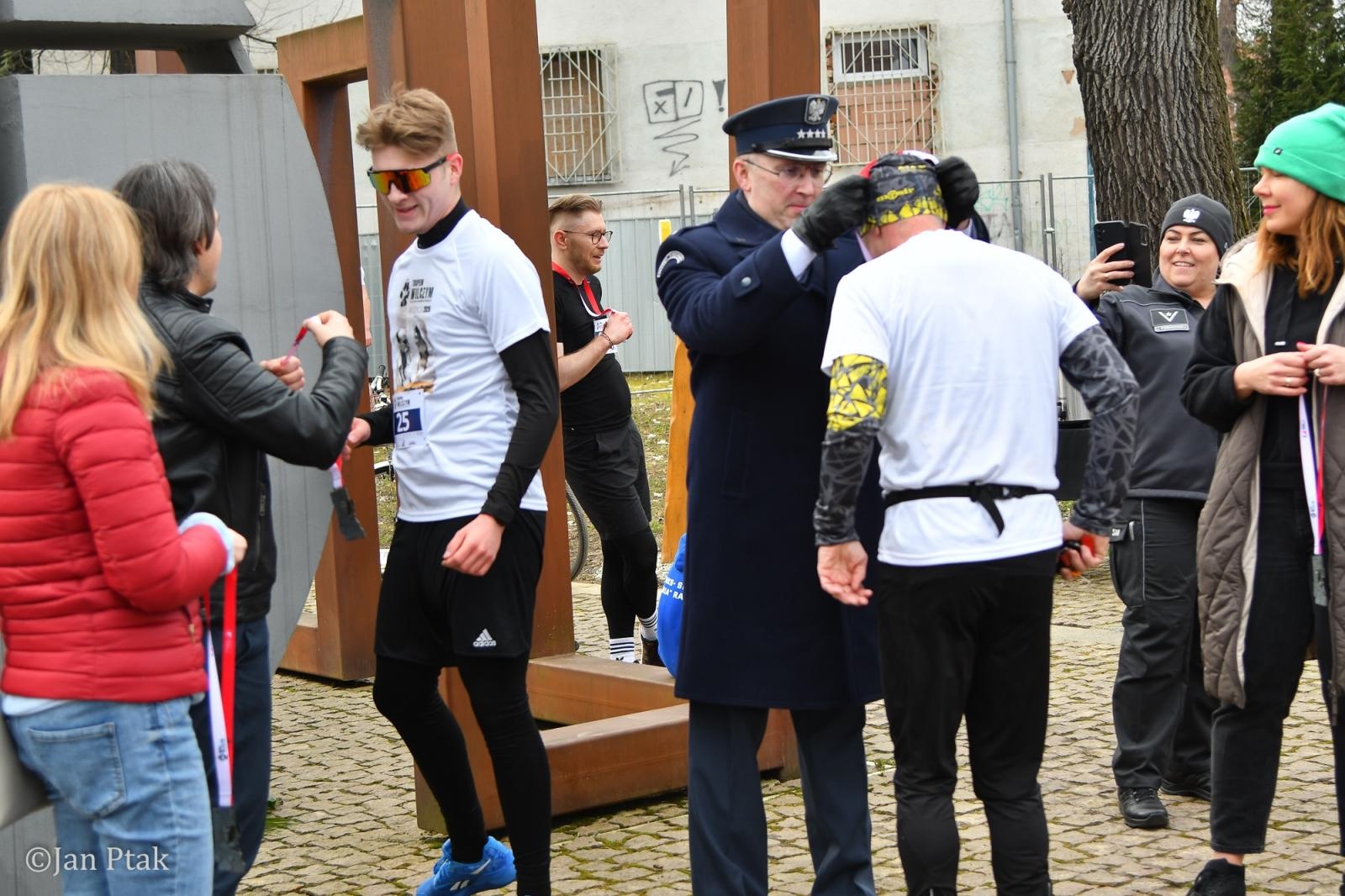 Zdjęcie w galerii na portalu naszraciborz.pl: Blisko 100 uczestników na starcie XIV Biegu Tropem Wilczym w Raciborzu wiadomości z regionu