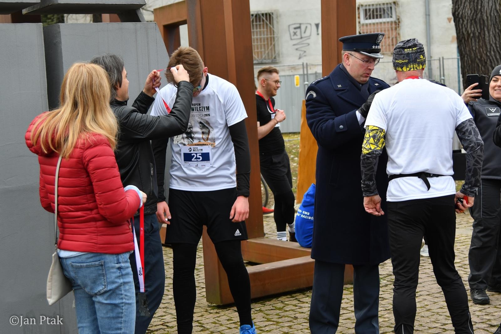 Zdjęcie w galerii na portalu naszraciborz.pl: Blisko 100 uczestników na starcie XIV Biegu Tropem Wilczym w Raciborzu wiadomości z regionu