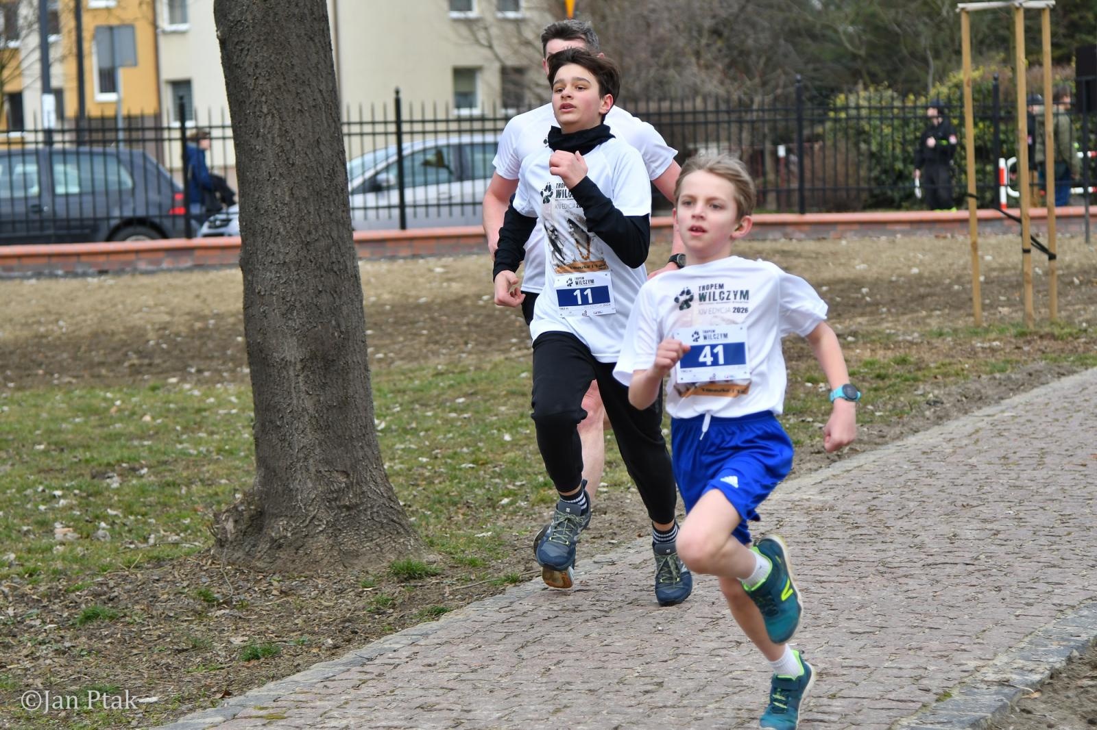 Zdjęcie w galerii na portalu naszraciborz.pl: Blisko 100 uczestników na starcie XIV Biegu Tropem Wilczym w Raciborzu wiadomości z regionu