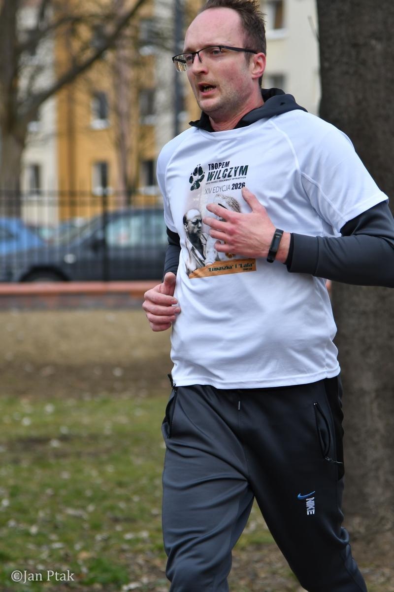 Zdjęcie w galerii na portalu naszraciborz.pl: Blisko 100 uczestników na starcie XIV Biegu Tropem Wilczym w Raciborzu wiadomości z regionu