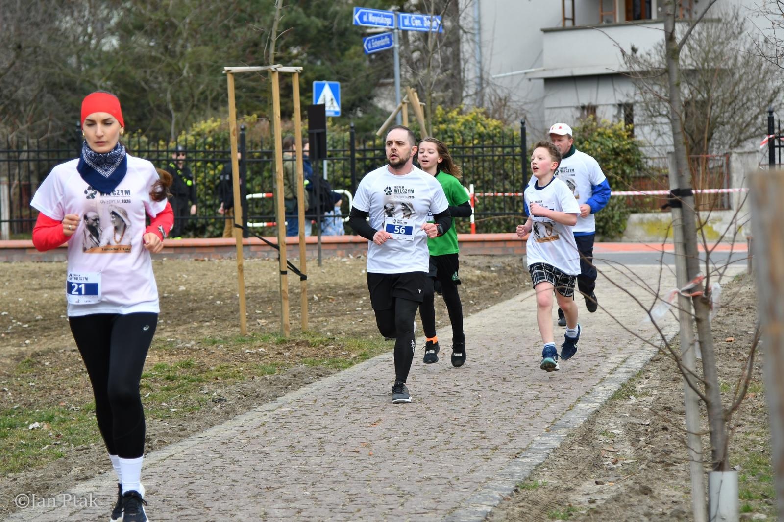 Zdjęcie w galerii na portalu naszraciborz.pl: Blisko 100 uczestników na starcie XIV Biegu Tropem Wilczym w Raciborzu wiadomości z regionu
