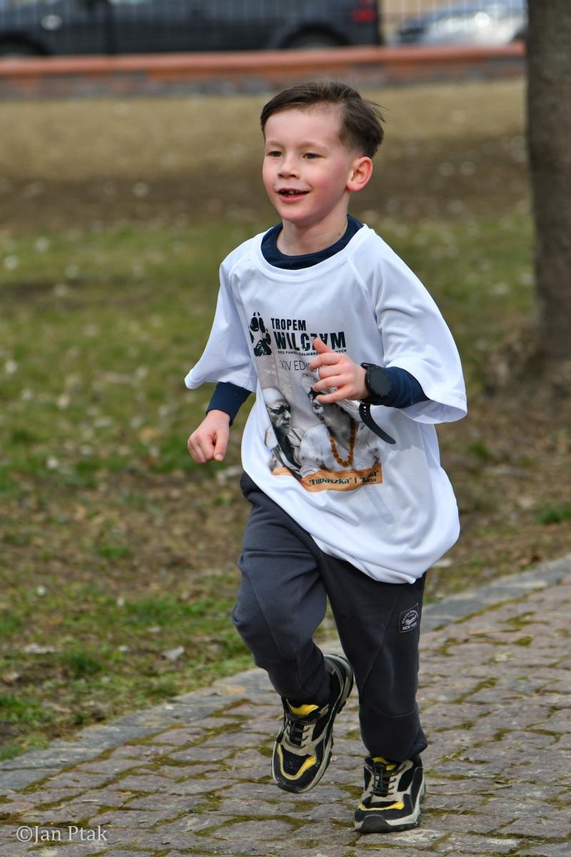 Zdjęcie w galerii na portalu naszraciborz.pl: Blisko 100 uczestników na starcie XIV Biegu Tropem Wilczym w Raciborzu wiadomości z regionu