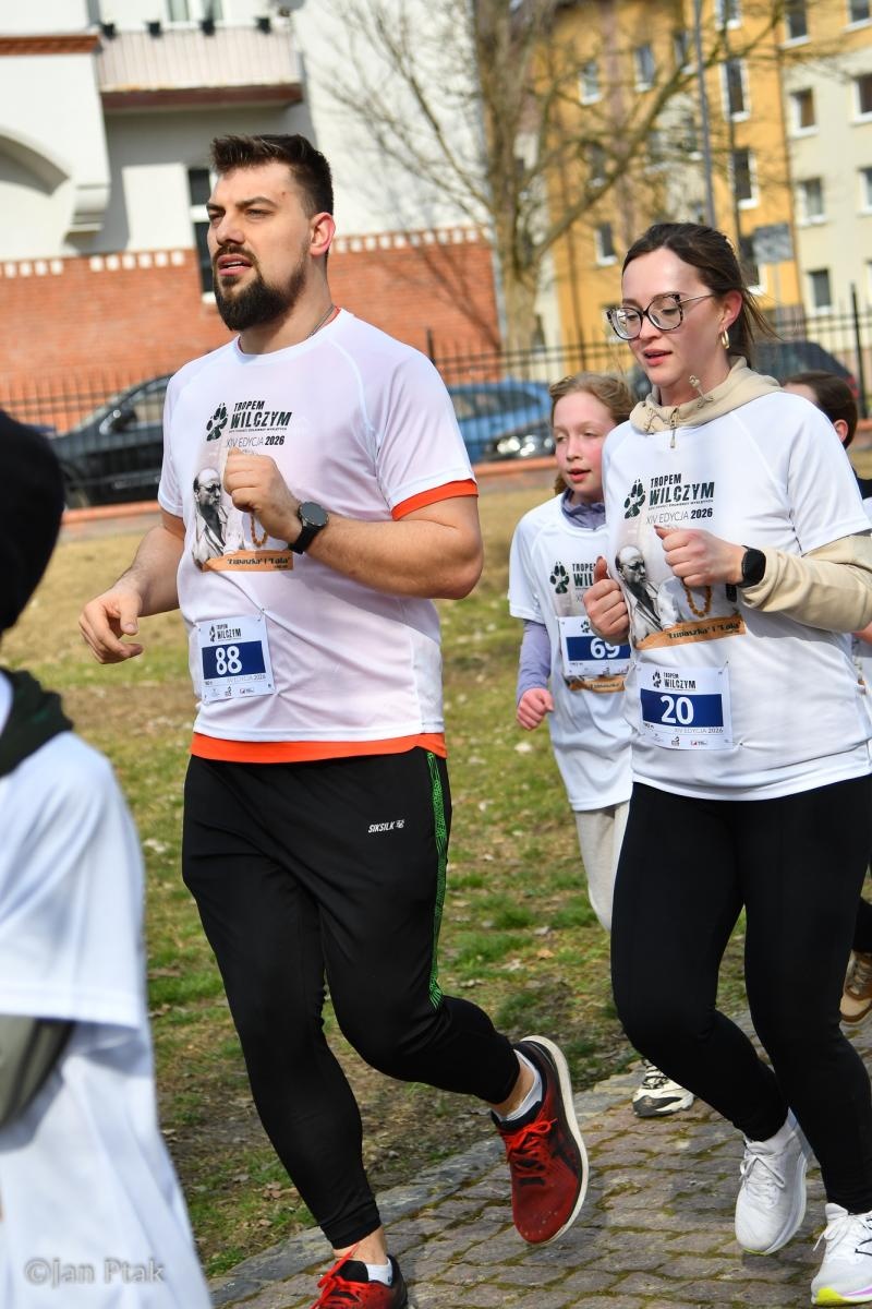Zdjęcie w galerii na portalu naszraciborz.pl: Blisko 100 uczestników na starcie XIV Biegu Tropem Wilczym w Raciborzu wiadomości z regionu