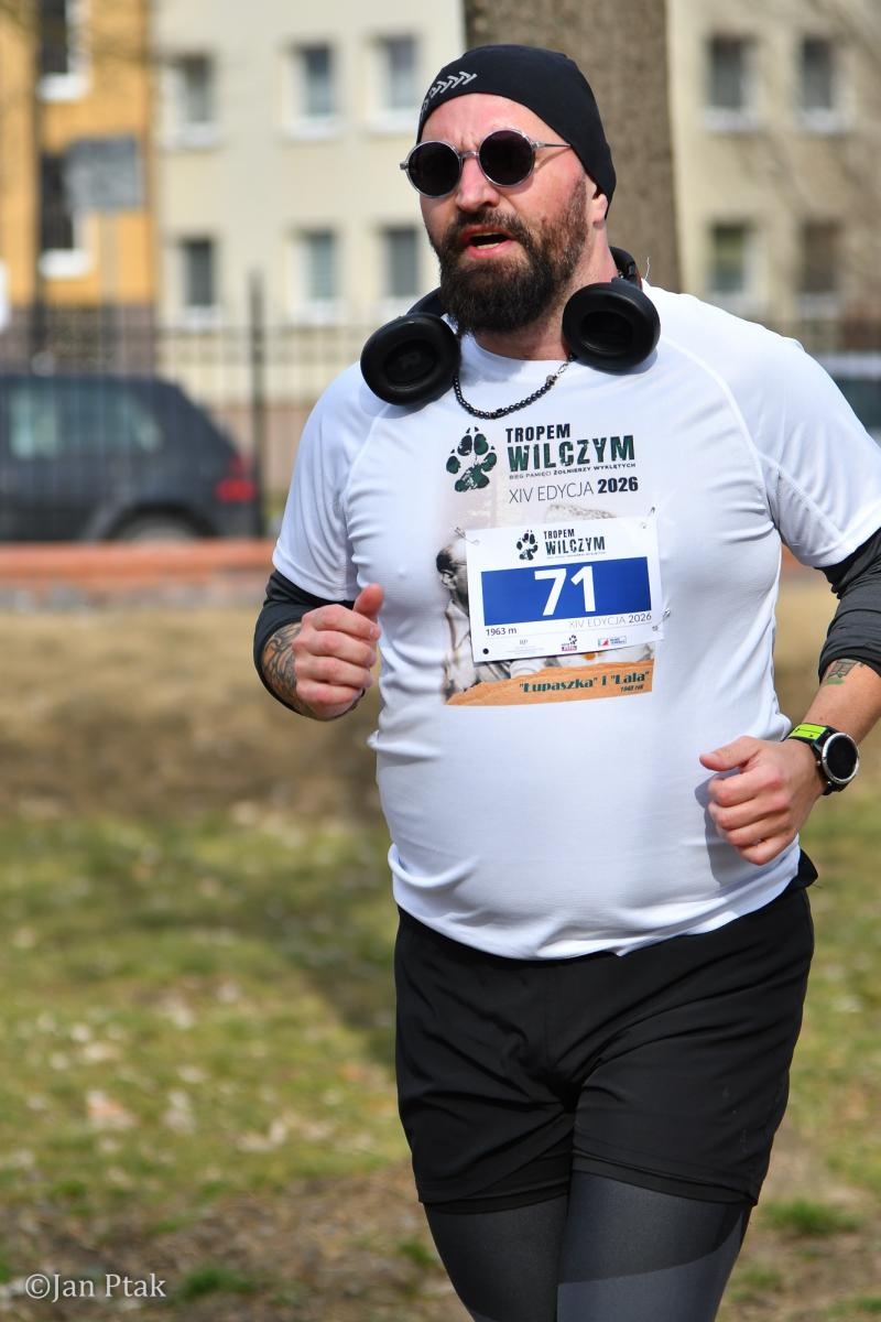 Zdjęcie w galerii na portalu naszraciborz.pl: Blisko 100 uczestników na starcie XIV Biegu Tropem Wilczym w Raciborzu wiadomości z regionu