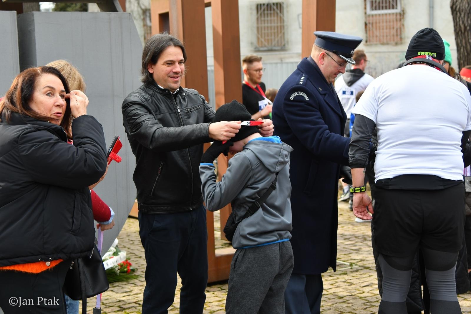 Zdjęcie w galerii na portalu naszraciborz.pl: Blisko 100 uczestników na starcie XIV Biegu Tropem Wilczym w Raciborzu wiadomości z regionu