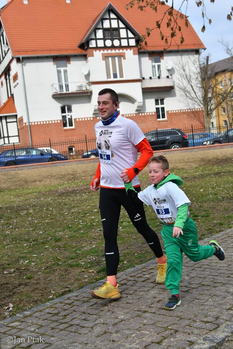 Zdjęcie w galerii na portalu naszraciborz.pl: Blisko 100 uczestników na starcie XIV Biegu Tropem Wilczym w Raciborzu wiadomości z regionu