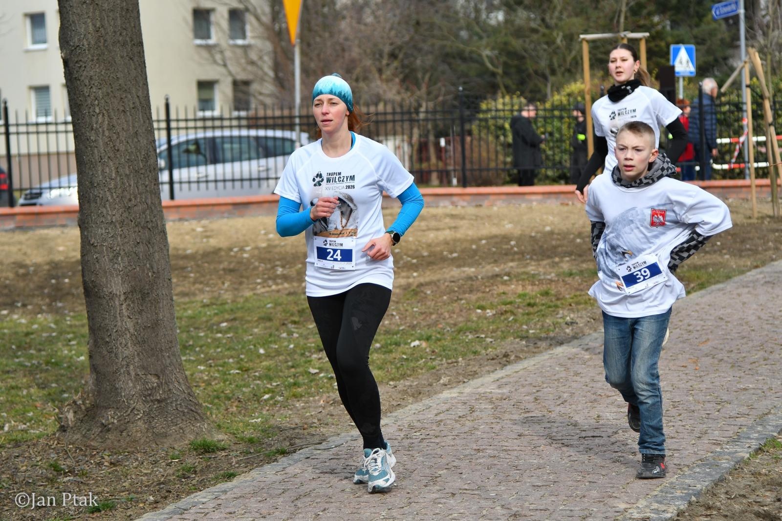 Zdjęcie w galerii na portalu naszraciborz.pl: Blisko 100 uczestników na starcie XIV Biegu Tropem Wilczym w Raciborzu wiadomości z regionu