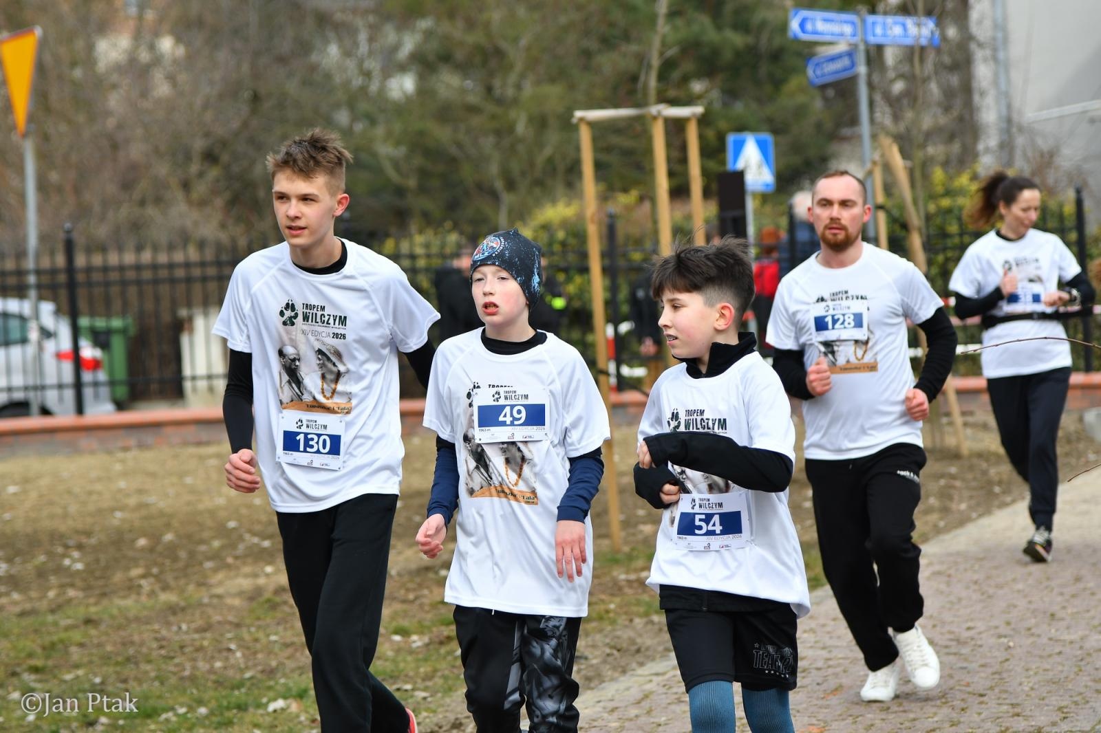 Zdjęcie w galerii na portalu naszraciborz.pl: Blisko 100 uczestników na starcie XIV Biegu Tropem Wilczym w Raciborzu wiadomości z regionu