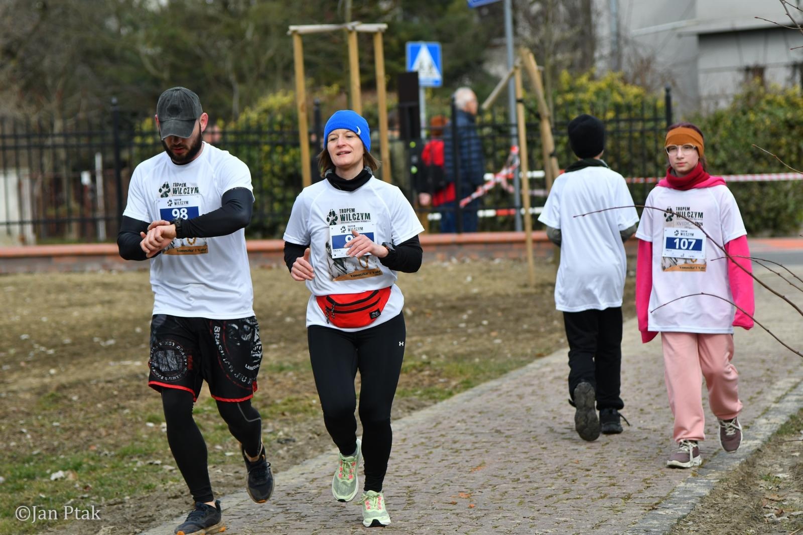 Zdjęcie w galerii na portalu naszraciborz.pl: Blisko 100 uczestników na starcie XIV Biegu Tropem Wilczym w Raciborzu wiadomości z regionu