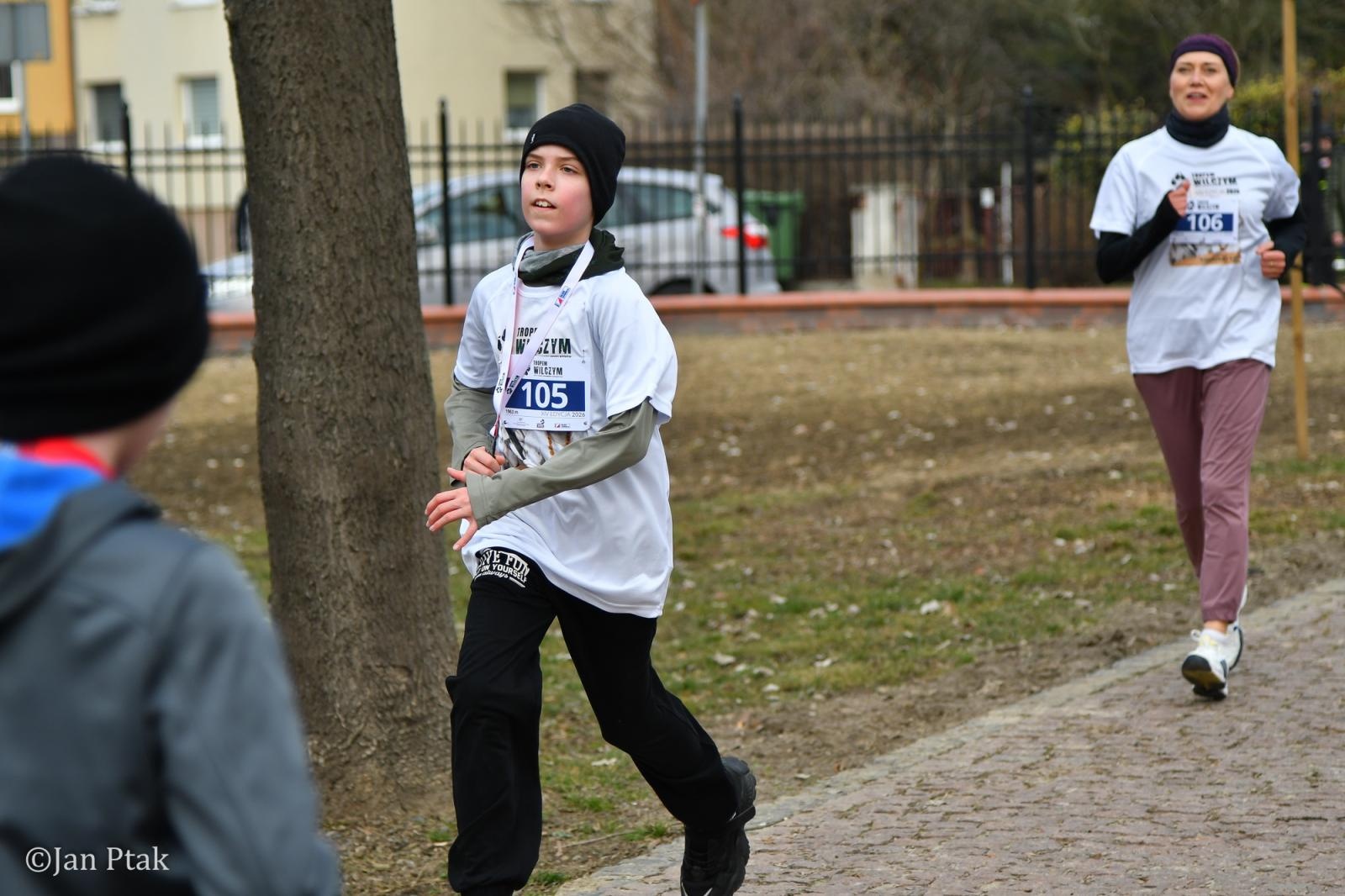 Zdjęcie w galerii na portalu naszraciborz.pl: Blisko 100 uczestników na starcie XIV Biegu Tropem Wilczym w Raciborzu wiadomości z regionu