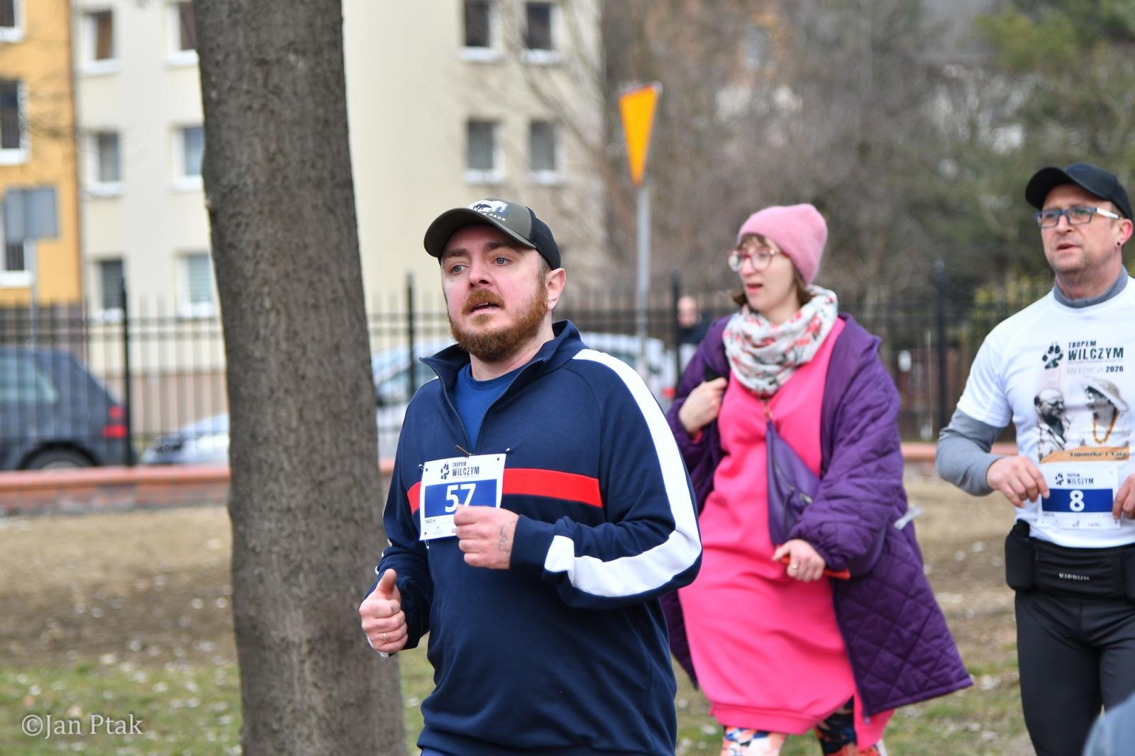 Zdjęcie w galerii na portalu naszraciborz.pl: Blisko 100 uczestników na starcie XIV Biegu Tropem Wilczym w Raciborzu wiadomości z regionu