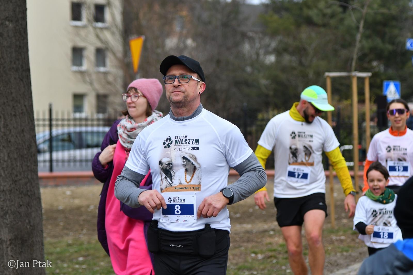 Zdjęcie w galerii na portalu naszraciborz.pl: Blisko 100 uczestników na starcie XIV Biegu Tropem Wilczym w Raciborzu wiadomości z regionu
