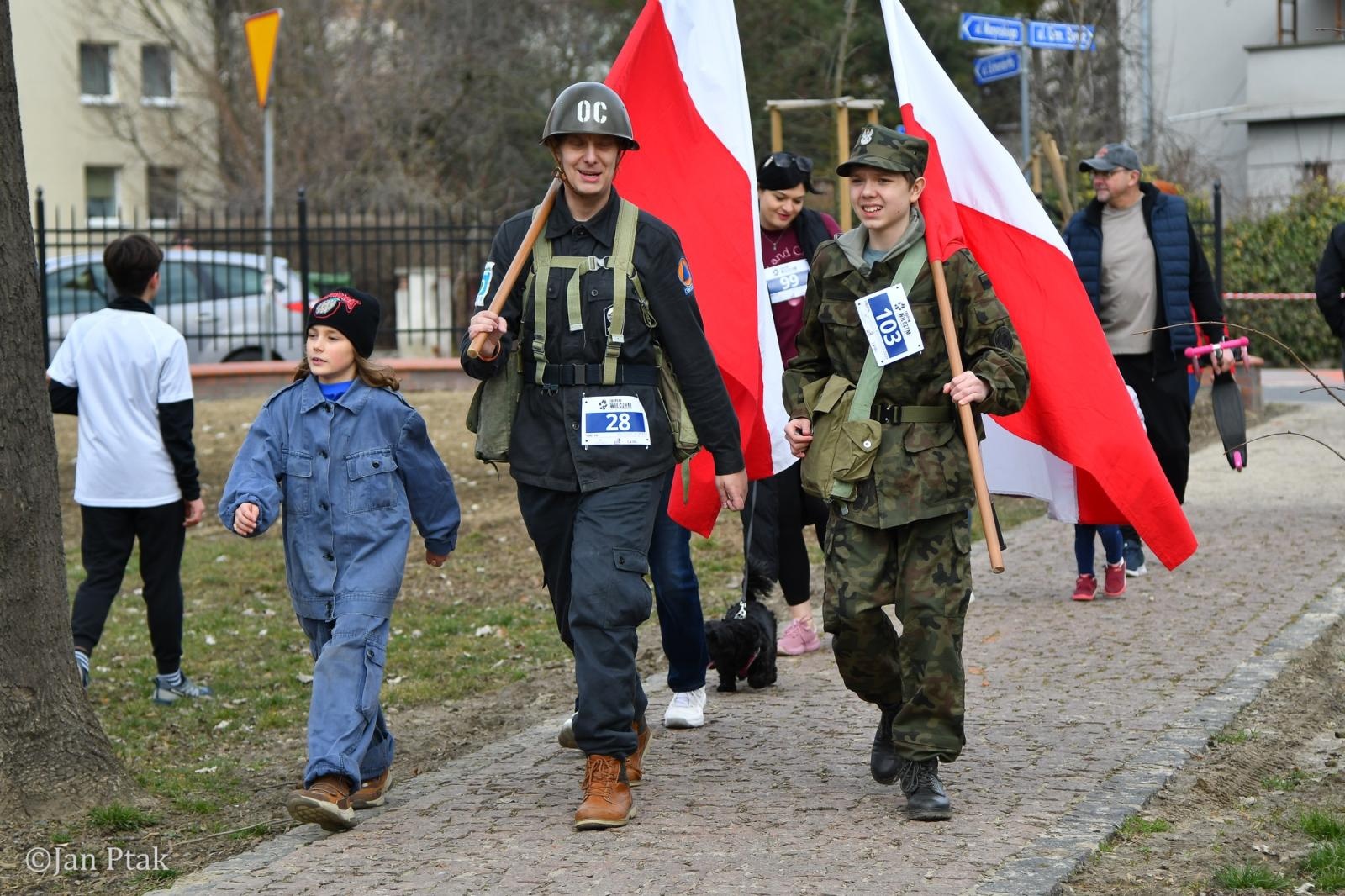 Zdjęcie w galerii na portalu naszraciborz.pl: Blisko 100 uczestników na starcie XIV Biegu Tropem Wilczym w Raciborzu wiadomości z regionu