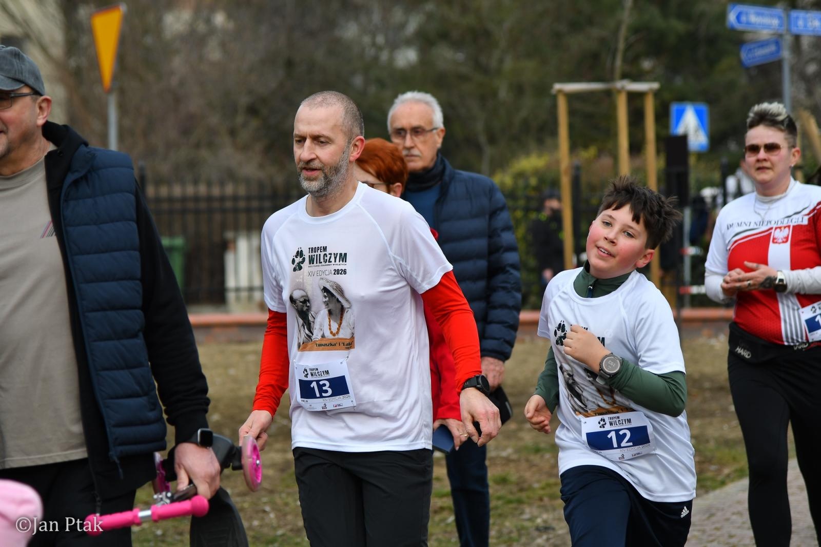 Zdjęcie w galerii na portalu naszraciborz.pl: Blisko 100 uczestników na starcie XIV Biegu Tropem Wilczym w Raciborzu wiadomości z regionu
