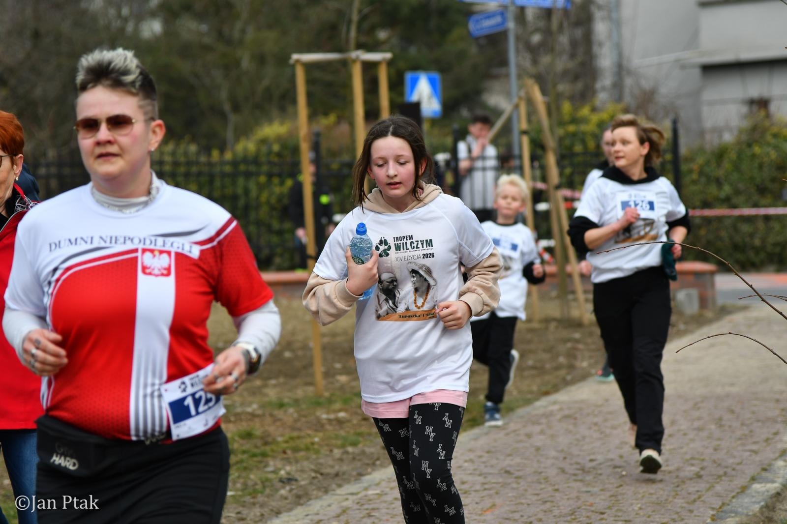Zdjęcie w galerii na portalu naszraciborz.pl: Blisko 100 uczestników na starcie XIV Biegu Tropem Wilczym w Raciborzu wiadomości z regionu