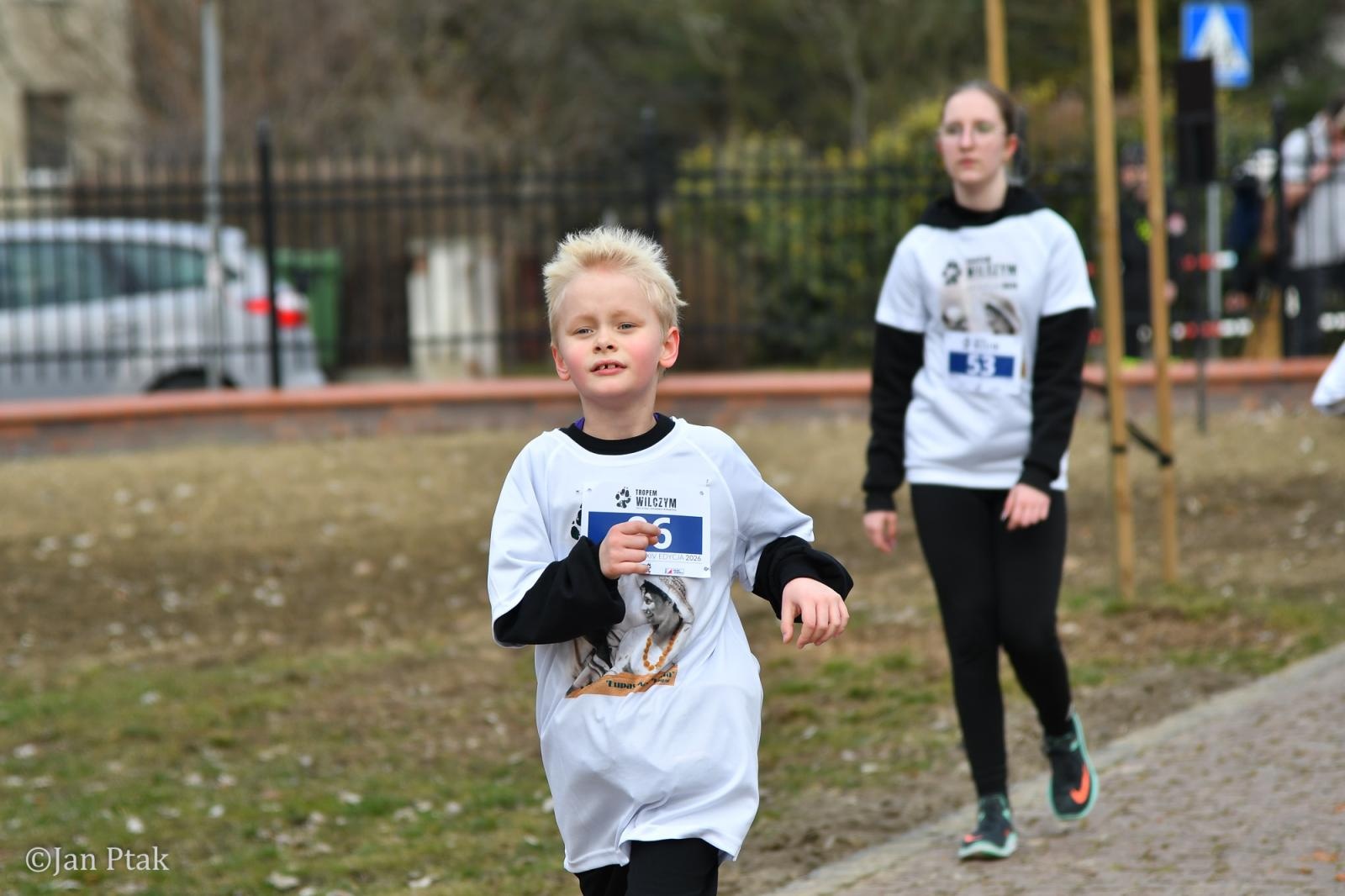 Zdjęcie w galerii na portalu naszraciborz.pl: Blisko 100 uczestników na starcie XIV Biegu Tropem Wilczym w Raciborzu wiadomości z regionu