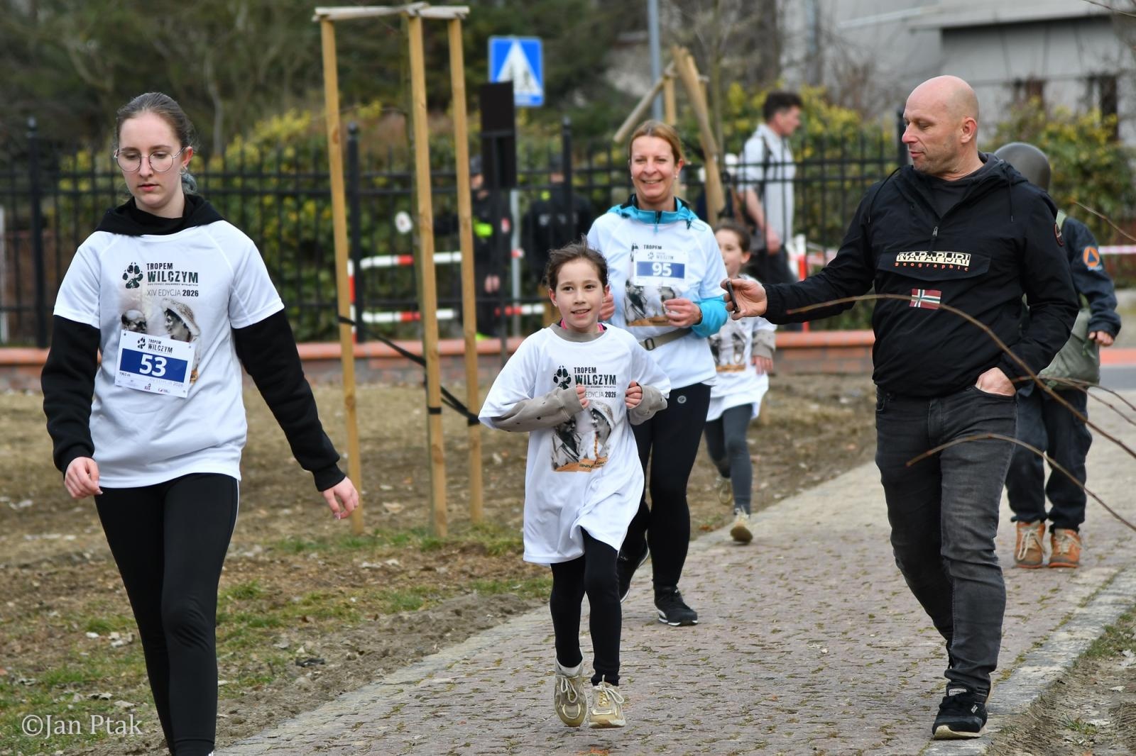 Zdjęcie w galerii na portalu naszraciborz.pl: Blisko 100 uczestników na starcie XIV Biegu Tropem Wilczym w Raciborzu wiadomości z regionu