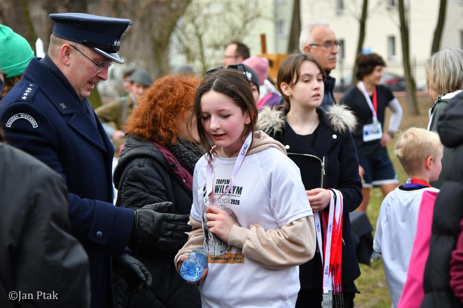 Zdjęcie w galerii na portalu naszraciborz.pl: Blisko 100 uczestników na starcie XIV Biegu Tropem Wilczym w Raciborzu wiadomości z regionu