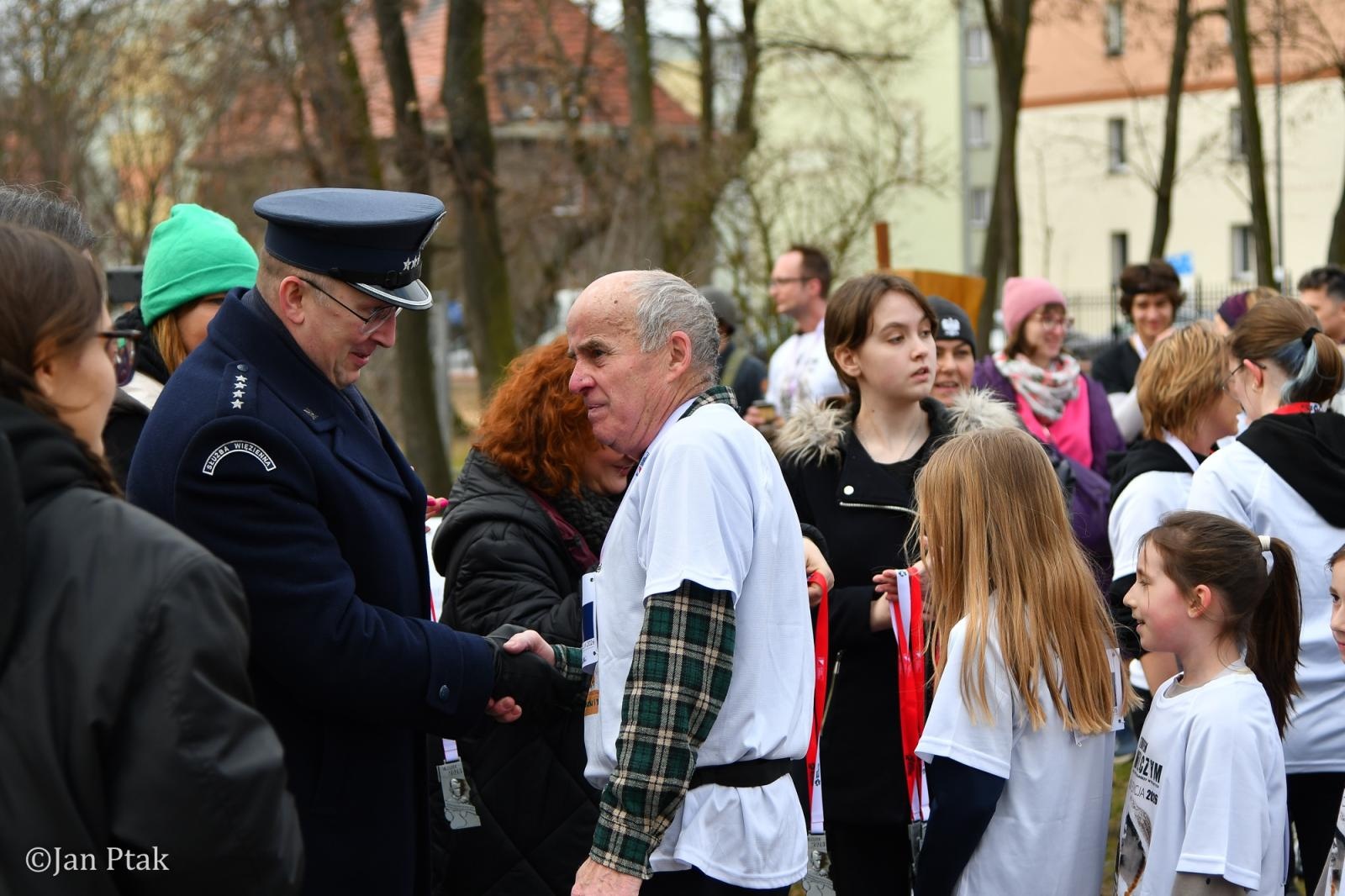 Zdjęcie w galerii na portalu naszraciborz.pl: Blisko 100 uczestników na starcie XIV Biegu Tropem Wilczym w Raciborzu wiadomości z regionu