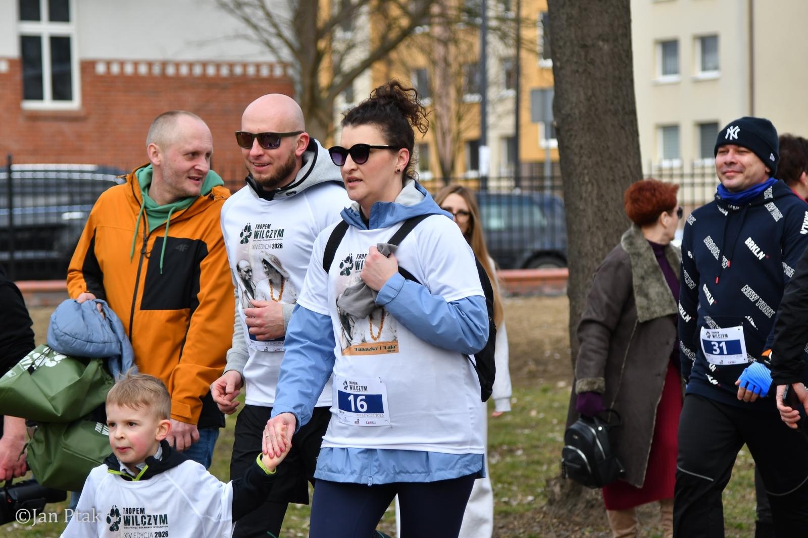 Zdjęcie w galerii na portalu naszraciborz.pl: Blisko 100 uczestników na starcie XIV Biegu Tropem Wilczym w Raciborzu wiadomości z regionu