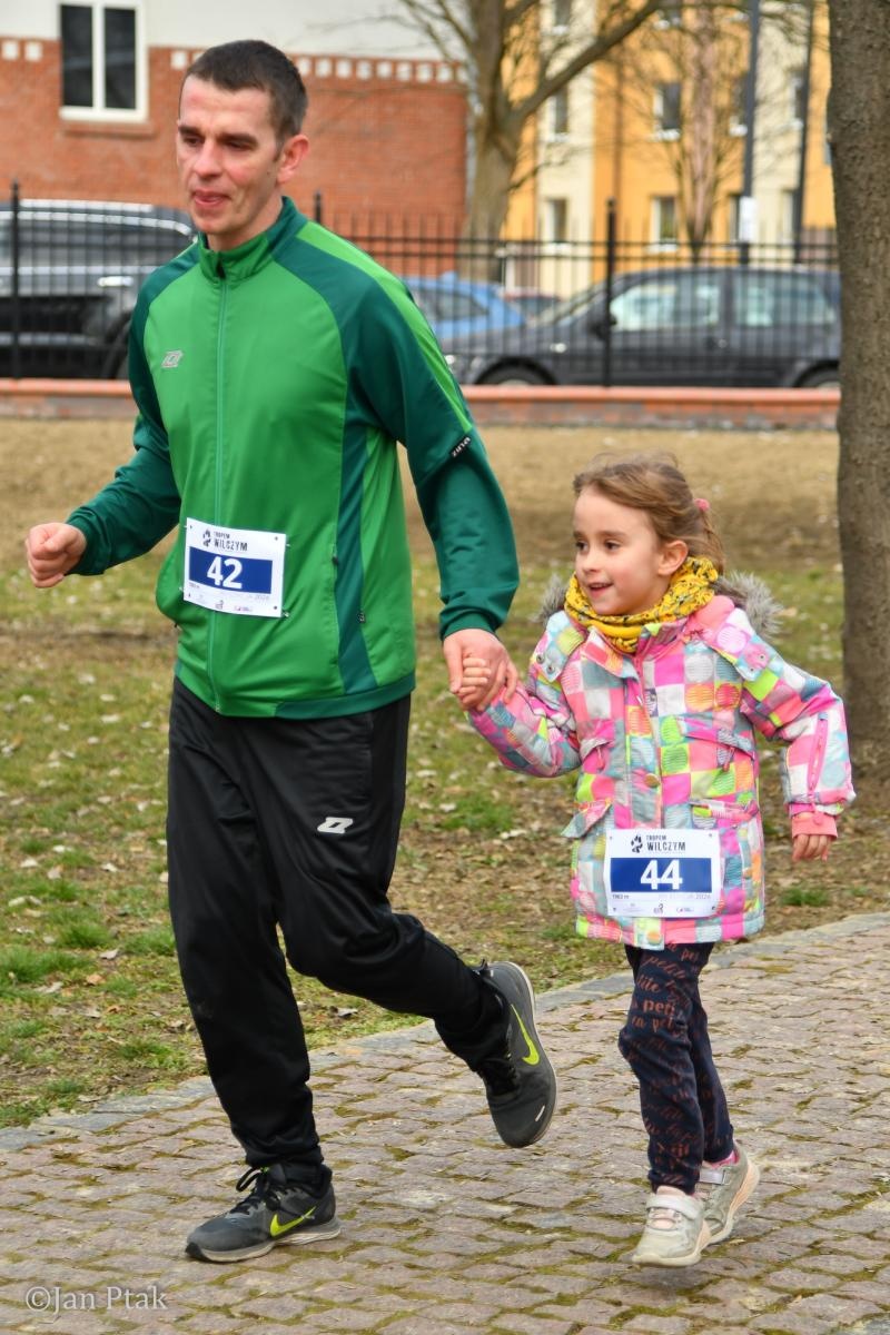 Zdjęcie w galerii na portalu naszraciborz.pl: Blisko 100 uczestników na starcie XIV Biegu Tropem Wilczym w Raciborzu wiadomości z regionu