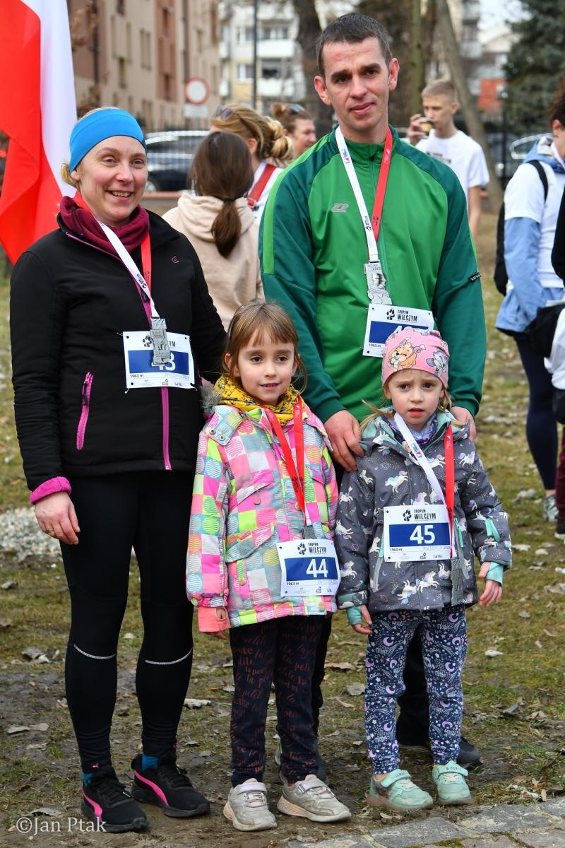 Zdjęcie w galerii na portalu naszraciborz.pl: Blisko 100 uczestników na starcie XIV Biegu Tropem Wilczym w Raciborzu wiadomości z regionu