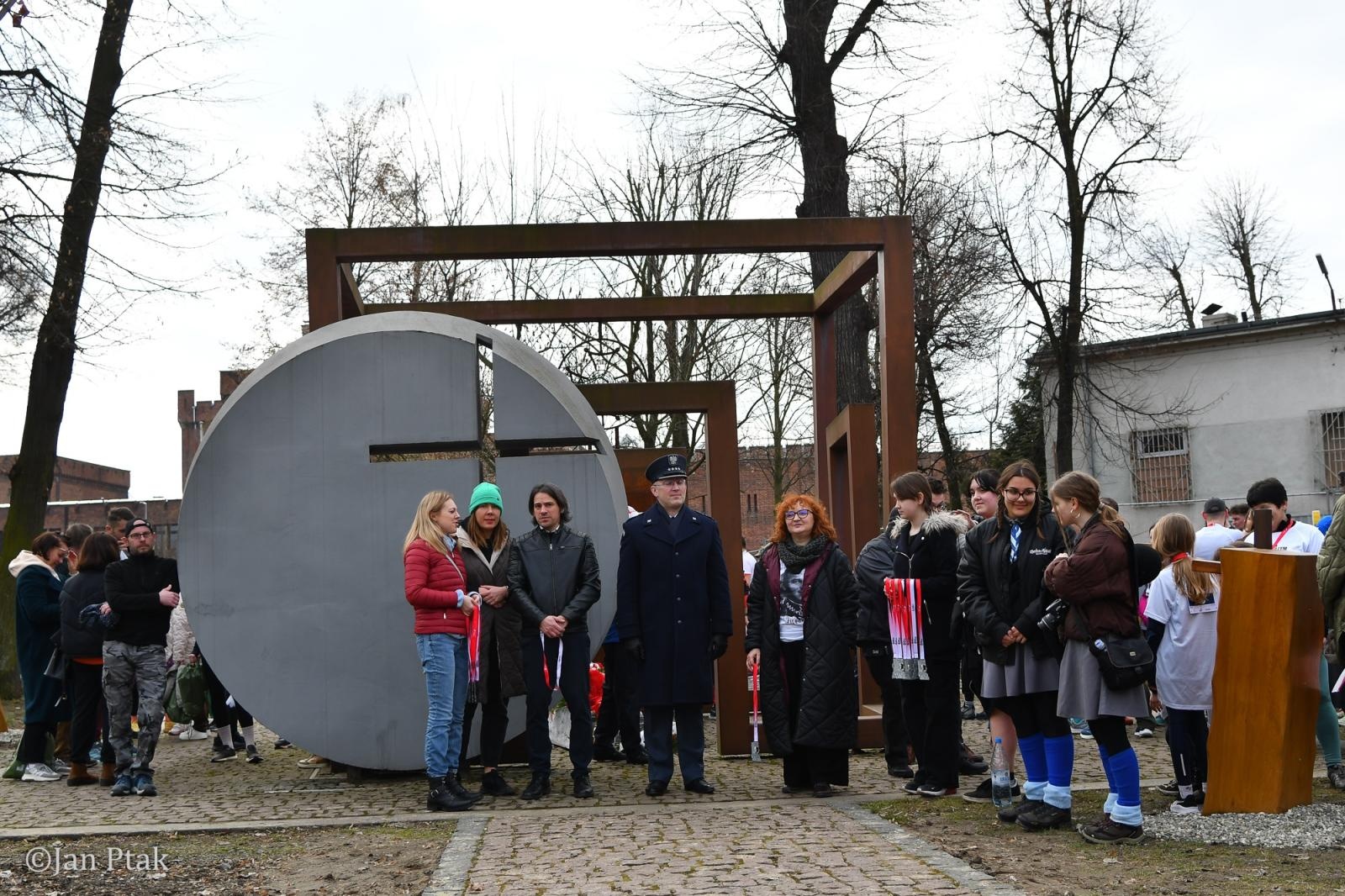Zdjęcie w galerii na portalu naszraciborz.pl: Blisko 100 uczestników na starcie XIV Biegu Tropem Wilczym w Raciborzu wiadomości z regionu