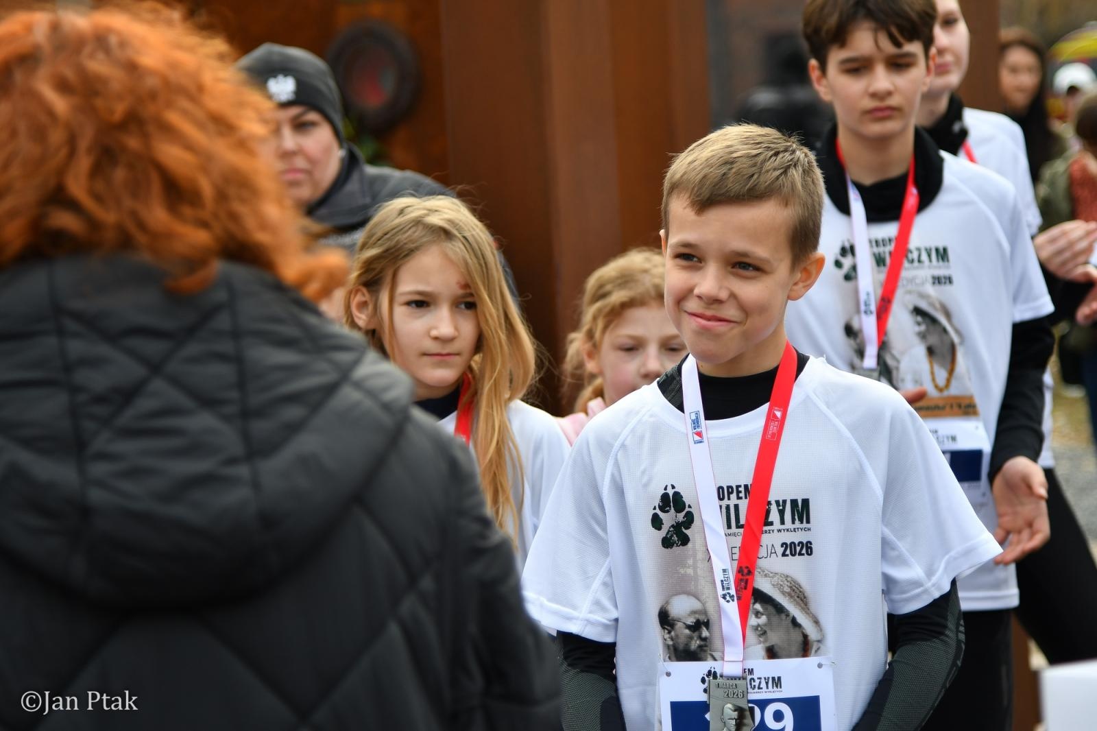 Zdjęcie w galerii na portalu naszraciborz.pl: Blisko 100 uczestników na starcie XIV Biegu Tropem Wilczym w Raciborzu wiadomości z regionu