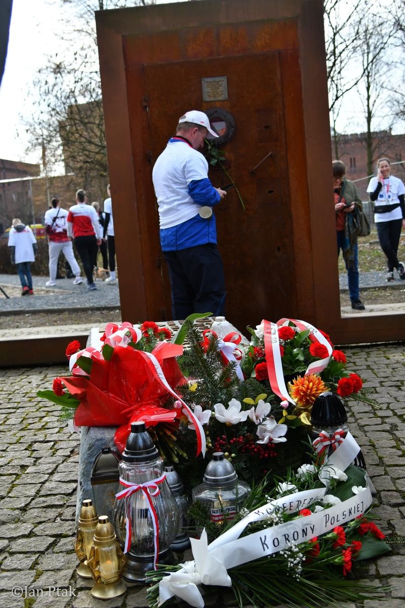 Zdjęcie w galerii na portalu naszraciborz.pl: Blisko 100 uczestników na starcie XIV Biegu Tropem Wilczym w Raciborzu wiadomości z regionu