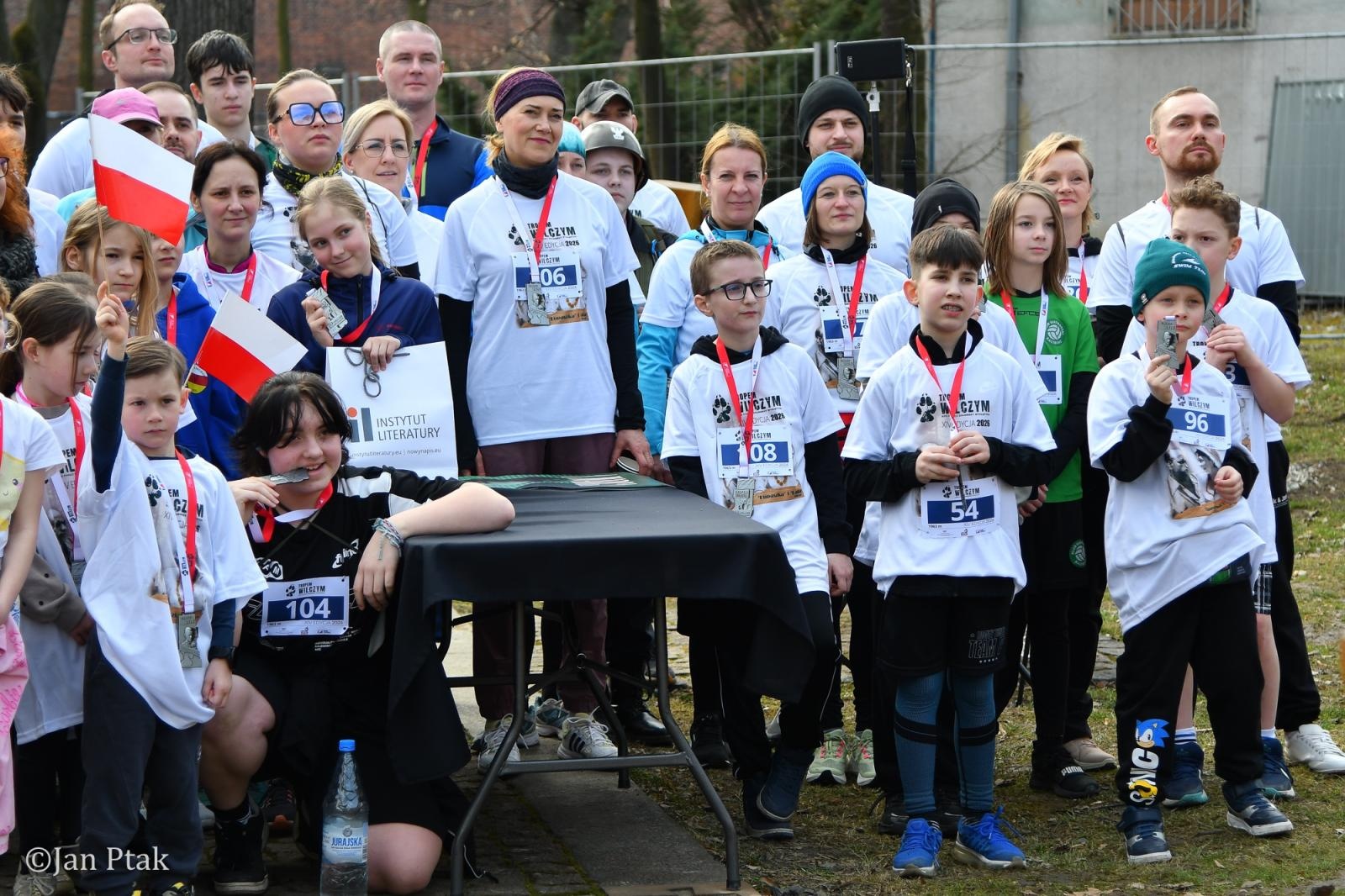 Zdjęcie w galerii na portalu naszraciborz.pl: Blisko 100 uczestników na starcie XIV Biegu Tropem Wilczym w Raciborzu wiadomości z regionu