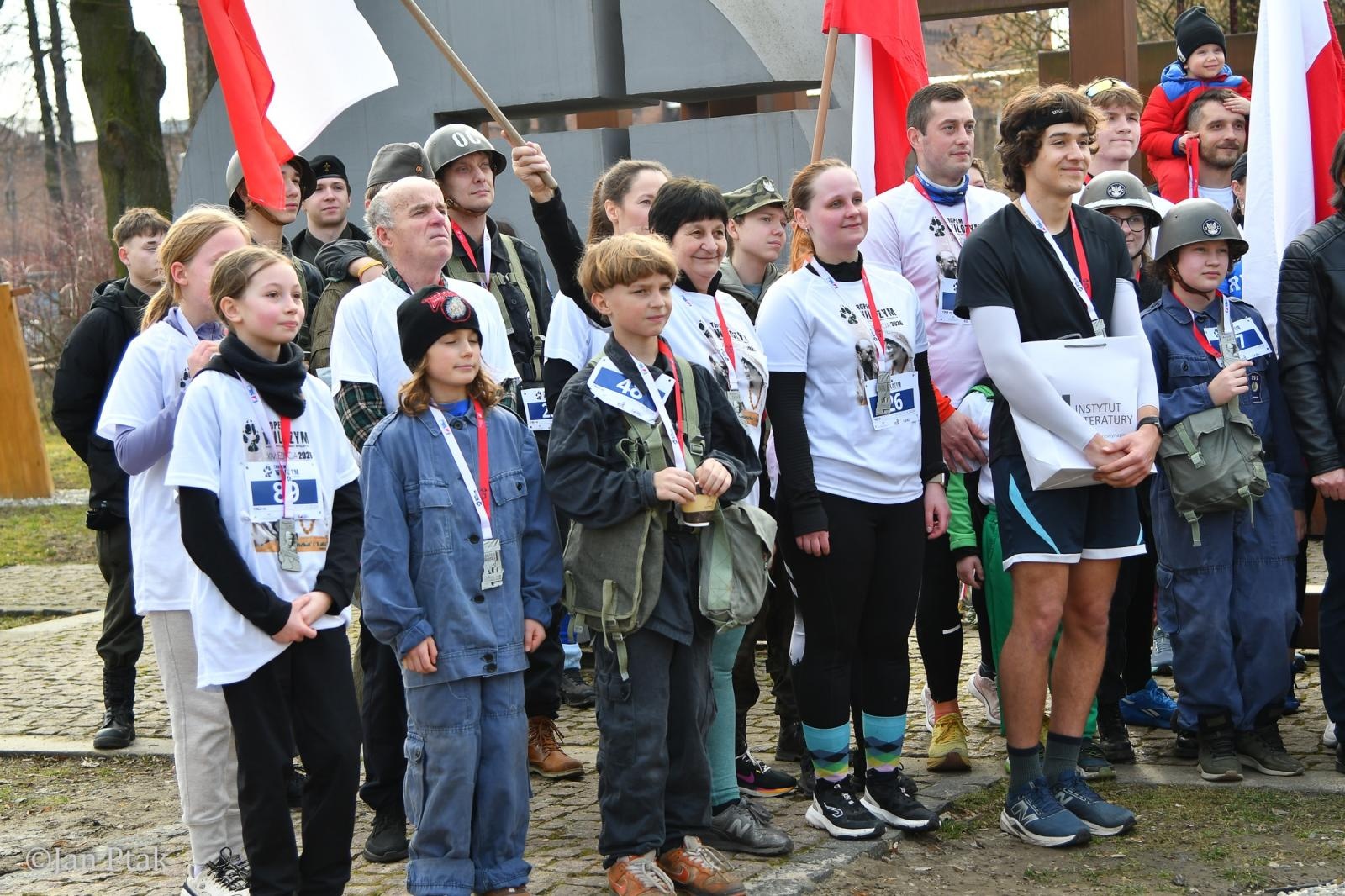 Zdjęcie w galerii na portalu naszraciborz.pl: Blisko 100 uczestników na starcie XIV Biegu Tropem Wilczym w Raciborzu wiadomości z regionu
