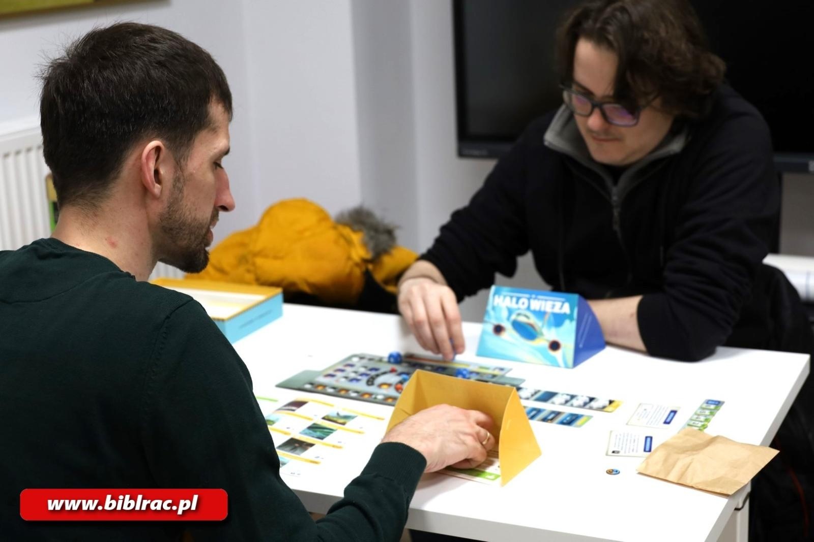 Zdjęcie w galerii na portalu naszraciborz.pl: Nie spać, grać! Noc z Grami bez prądu na Stacji Młodych wiadomości z regionu