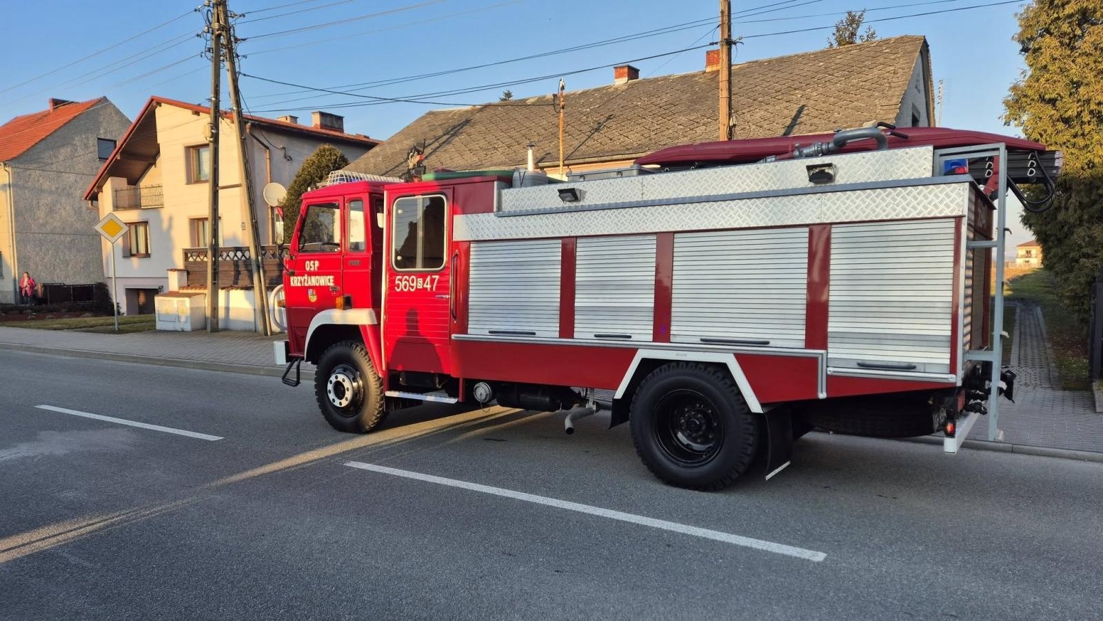 Zdjęcie w galerii na portalu naszraciborz.pl: Pożar w stodole, płonęły tuje i ciężarówka w ogniu. Noc pełna interwencji strażaków wiadomości z regionu