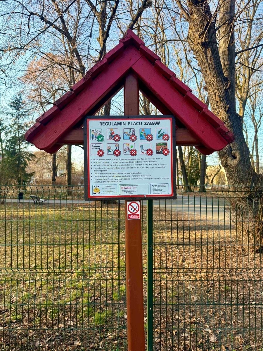 Zdjęcie w galerii na portalu naszraciborz.pl: Plac zabaw w Parku im. Miasta Roth ponownie otwarty wiadomości z regionu