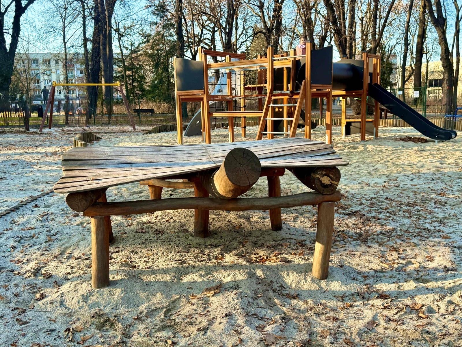 Zdjęcie w galerii na portalu naszraciborz.pl: Plac zabaw w Parku im. Miasta Roth ponownie otwarty wiadomości z regionu